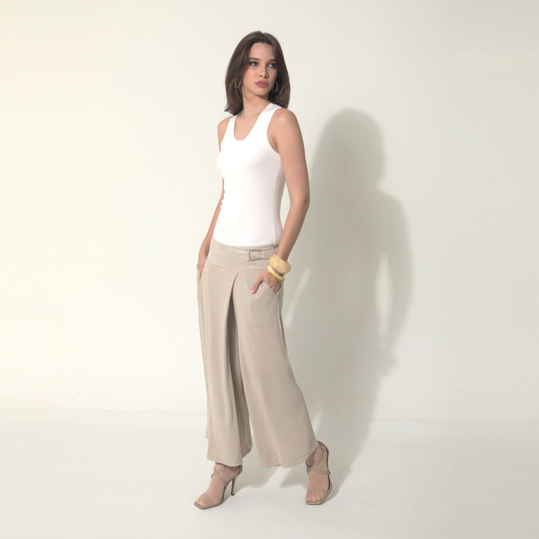 Saia-calça feminina: o que é, como usar e por que apostar nessa peça versátil