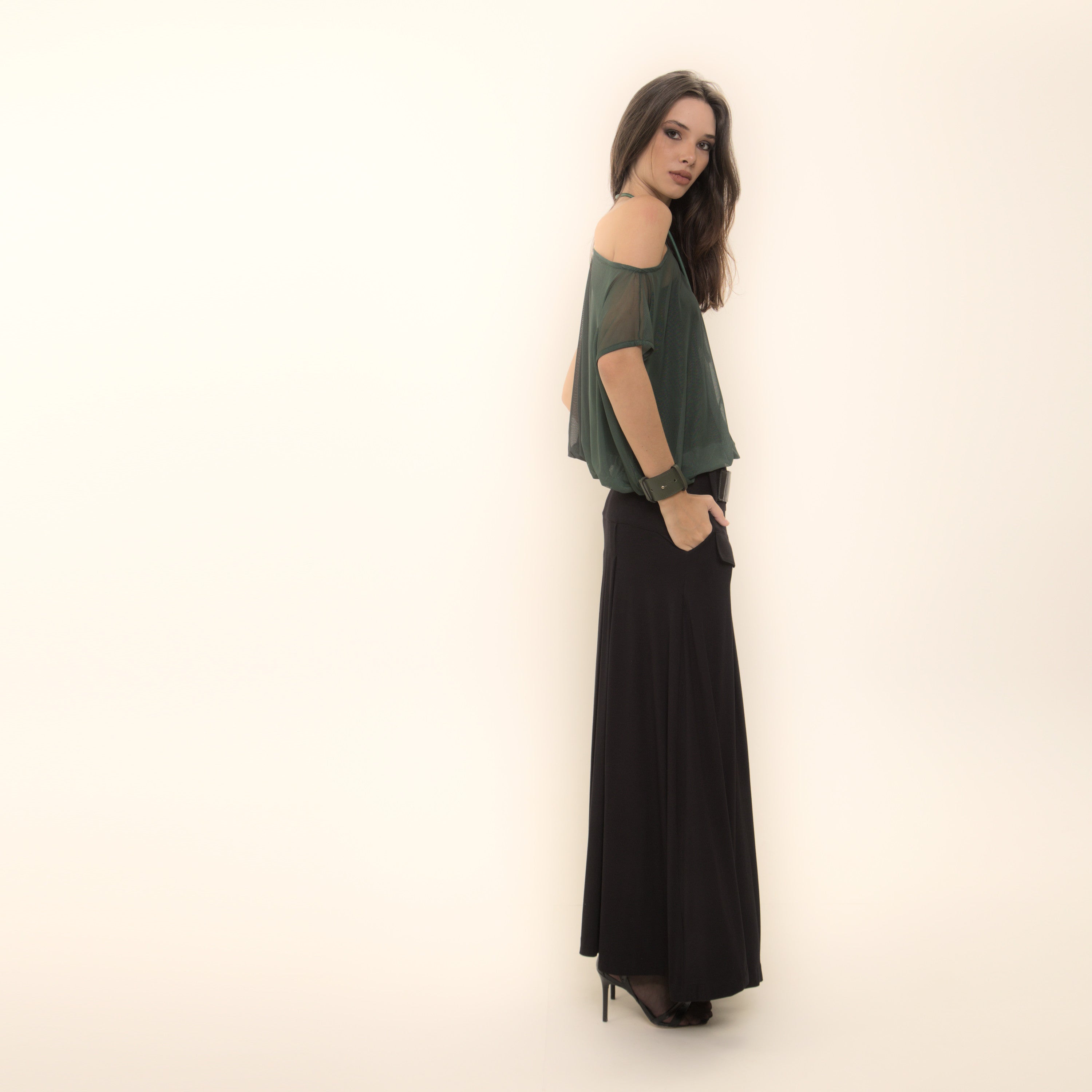 Bella - Blusa de tule balonê com top por baixo efeito degradê de verde alcaparra e preto