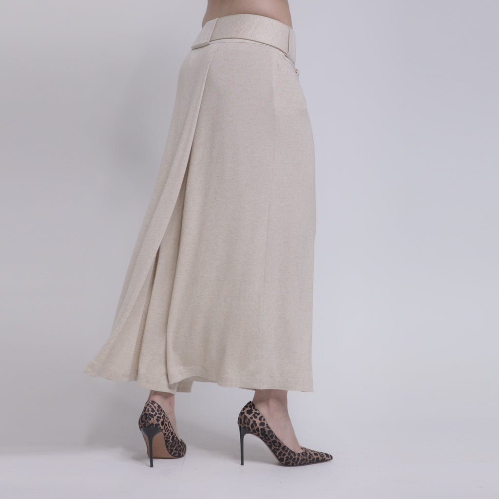 Bia - Saia-calça de malha com cinto de couro com amarração na cor linho natural