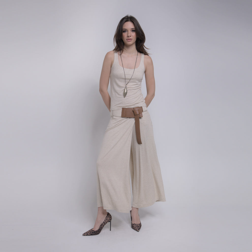 Bia - Saia-calça de malha com cinto de couro com amarração na cor linho natural