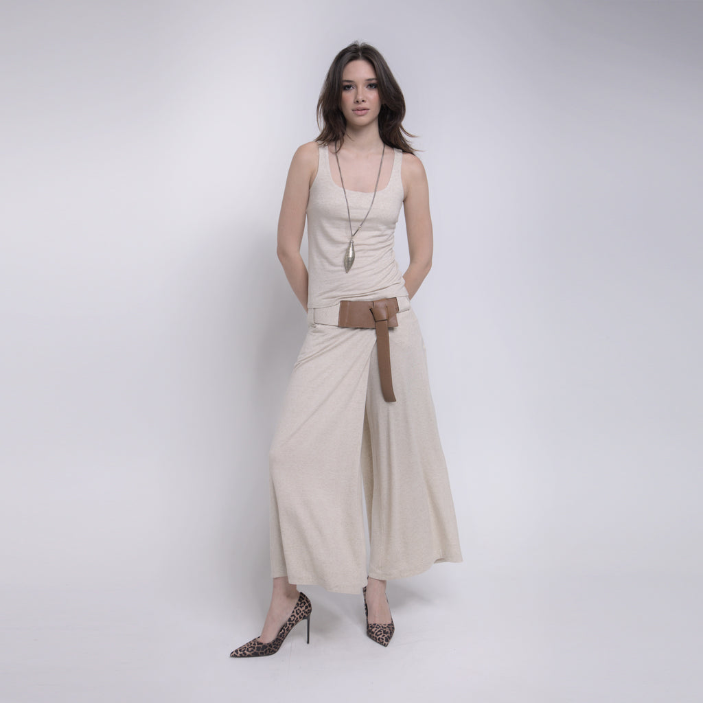 Bia - Saia-calça de malha com cinto de couro com amarração na cor linho natural