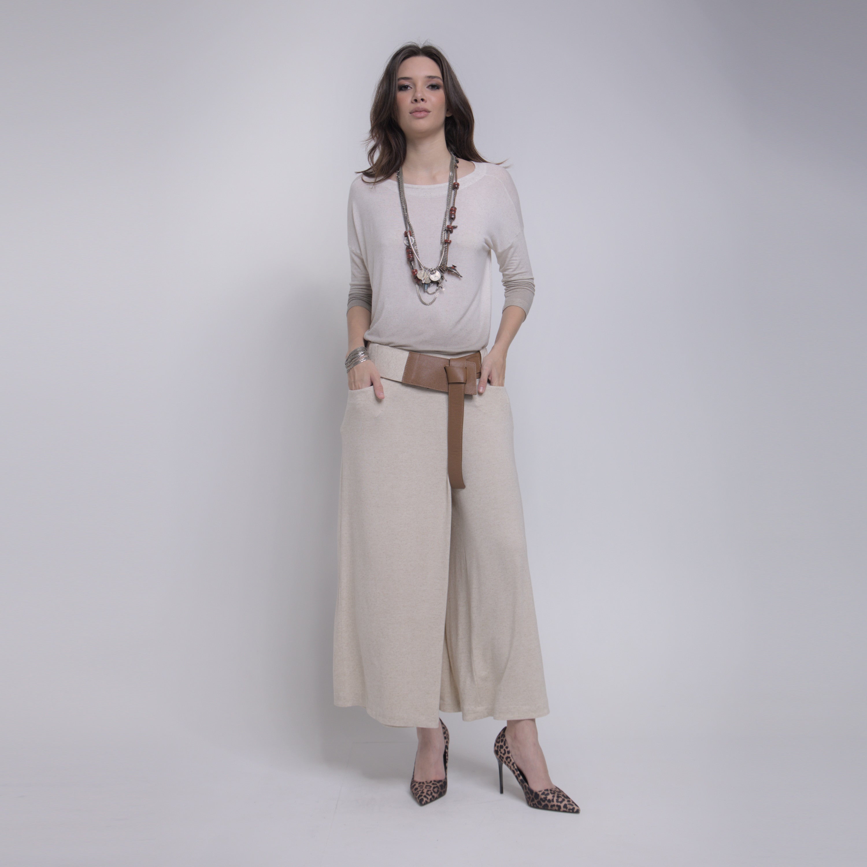 Iris - Blusa de malha degradê com mangas 3/4, off-white e cáqui