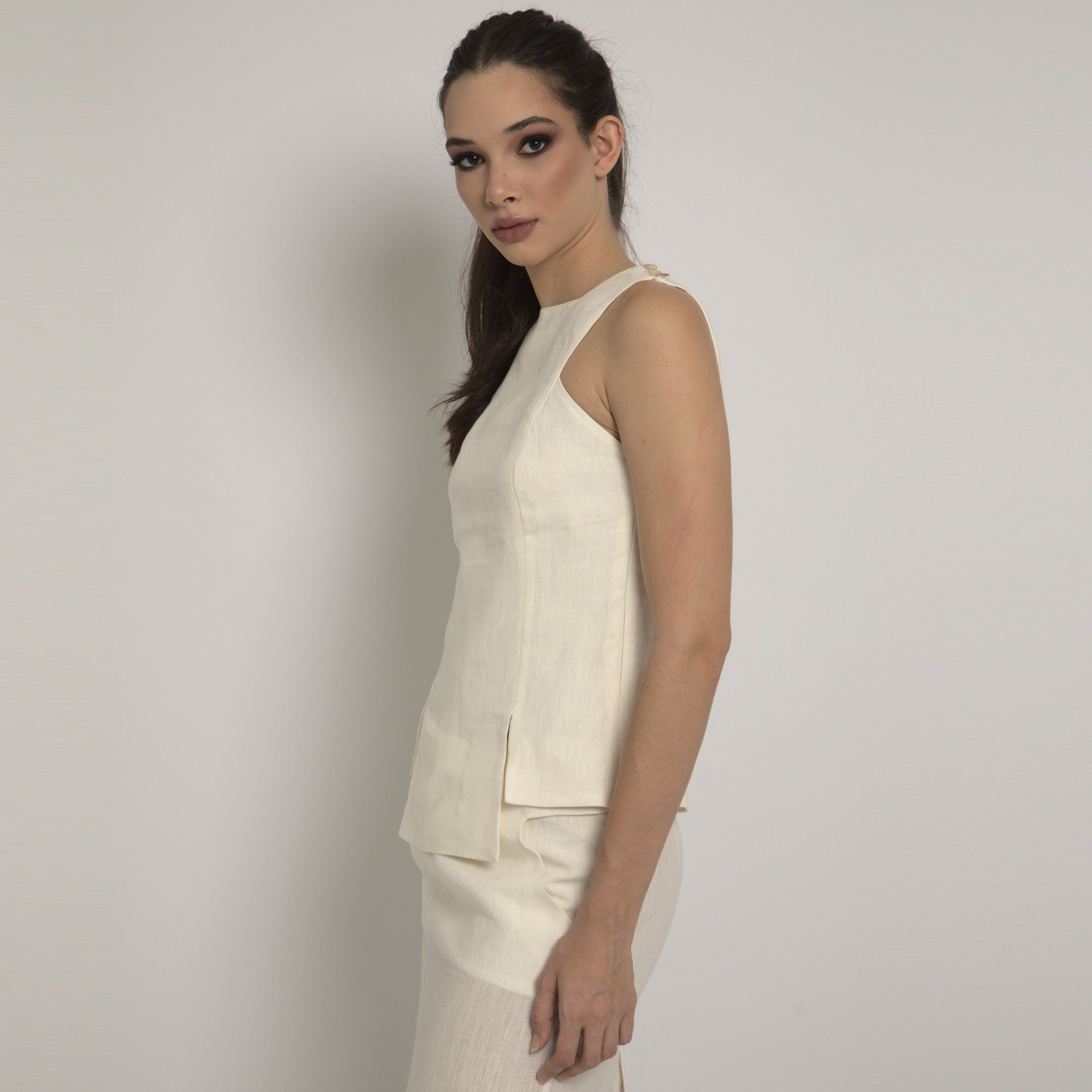 Callas - Blusa em linho natural indiano cor off-white