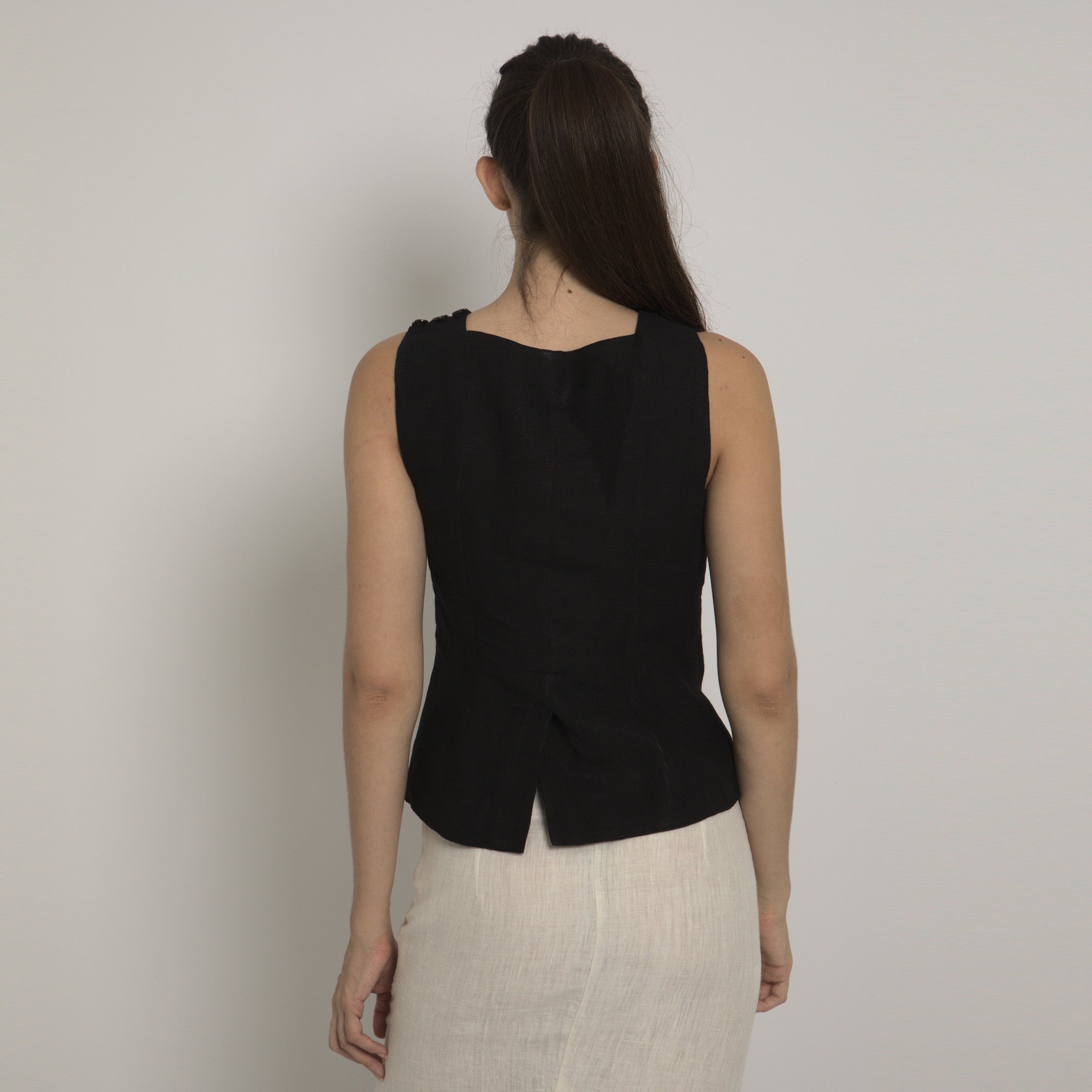 Callas - Blusa em linho natural indiano cor preta