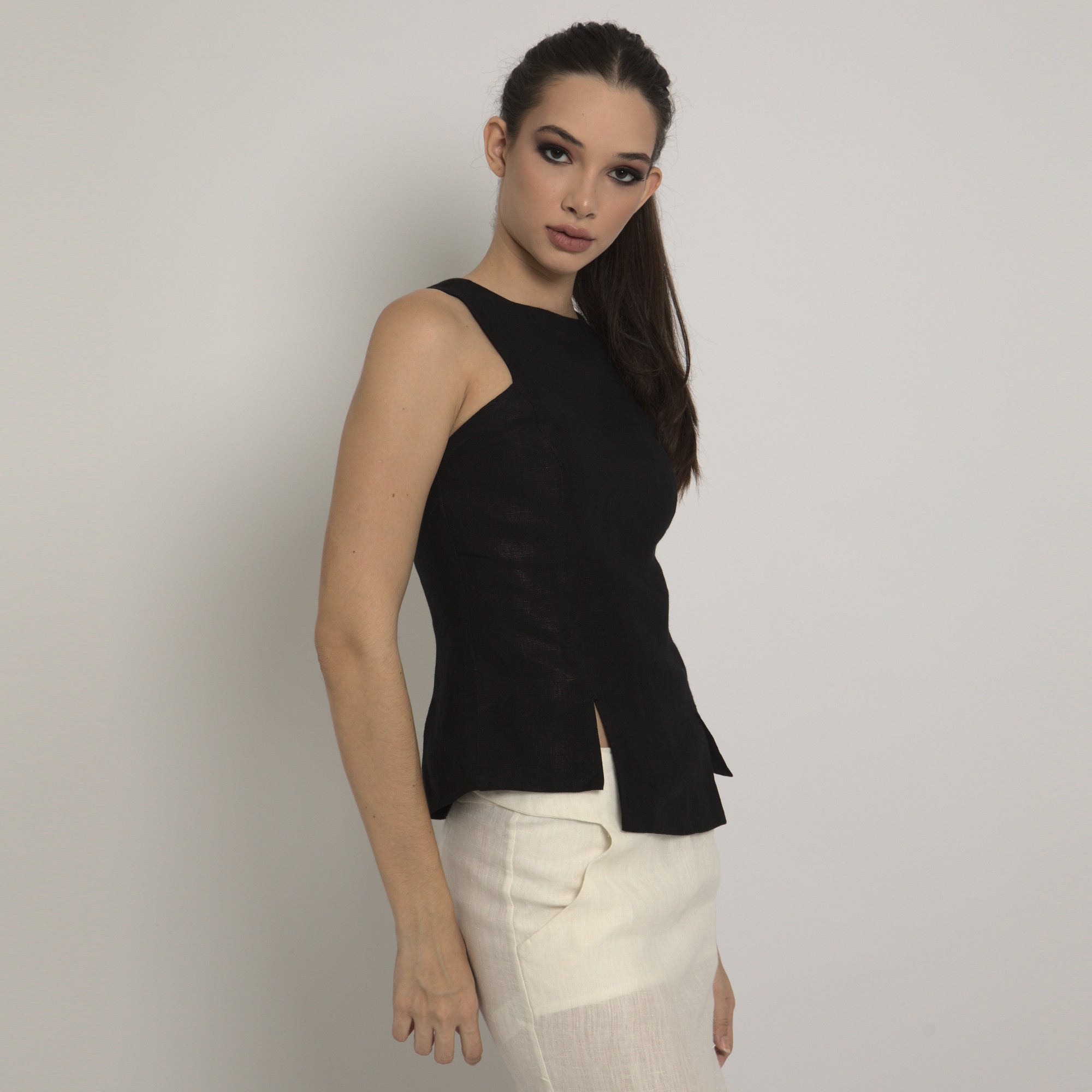 Callas - Blusa em linho natural indiano cor preta