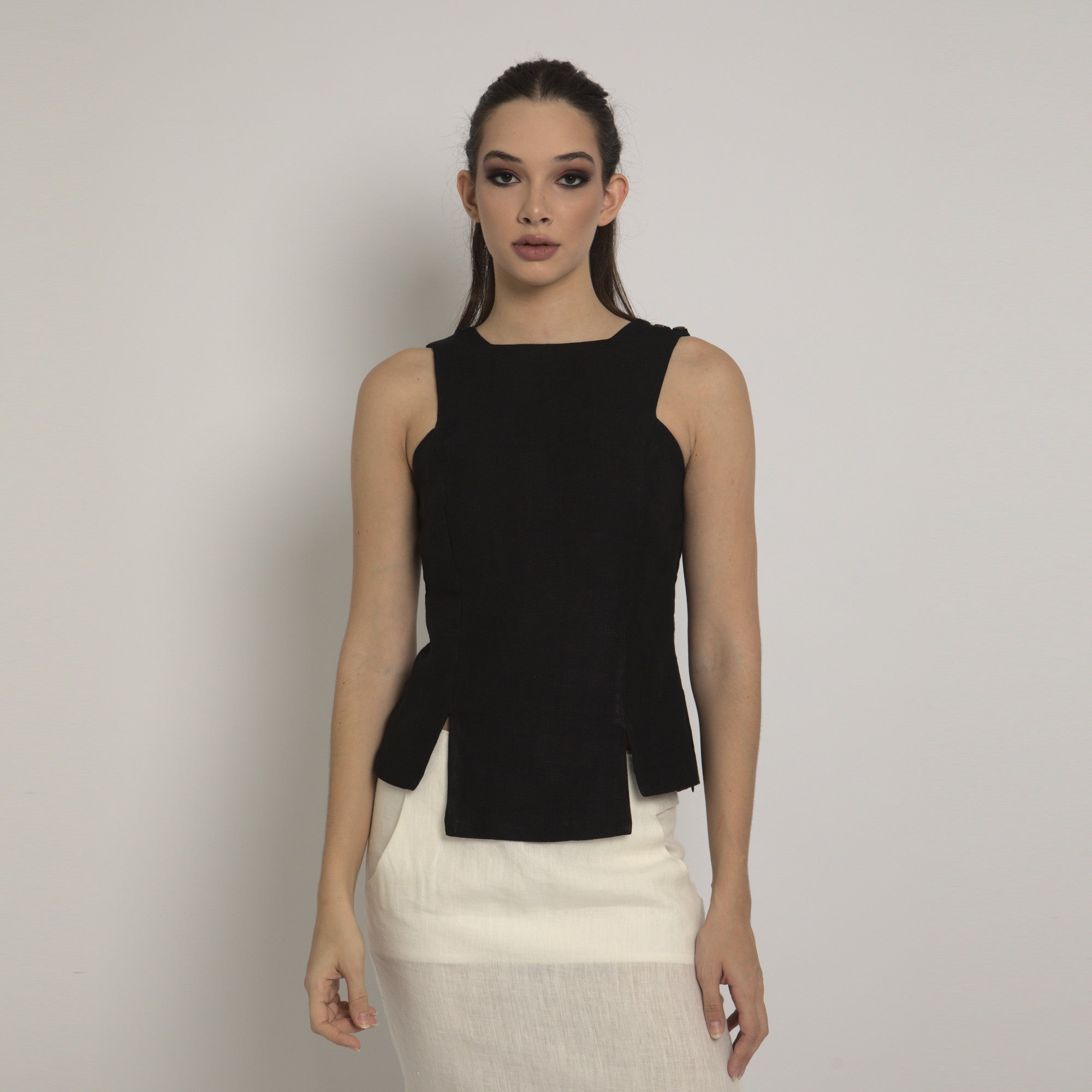 Callas - Blusa em linho natural indiano cor preta