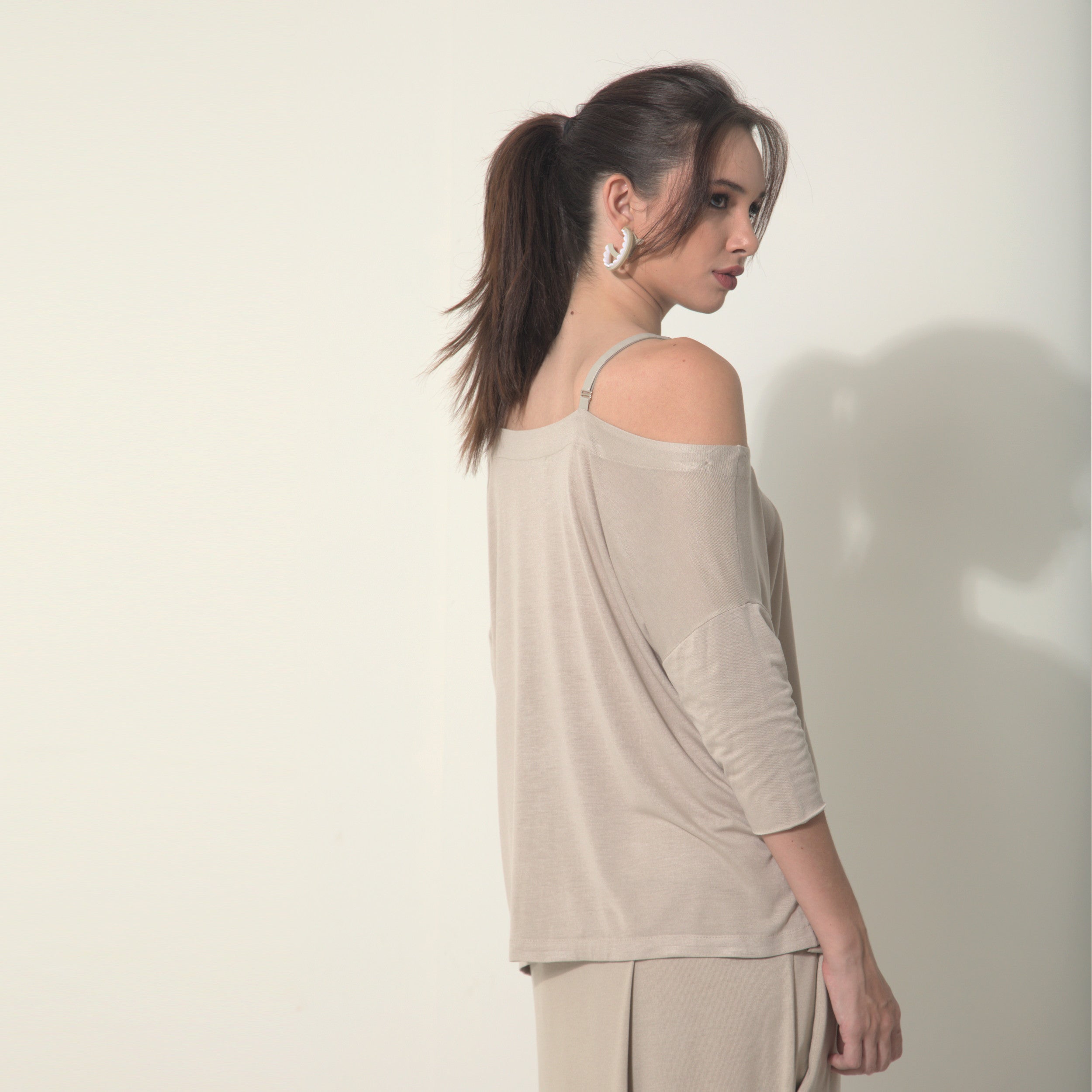 Anya - Blusa em malha com manga e alcinhas