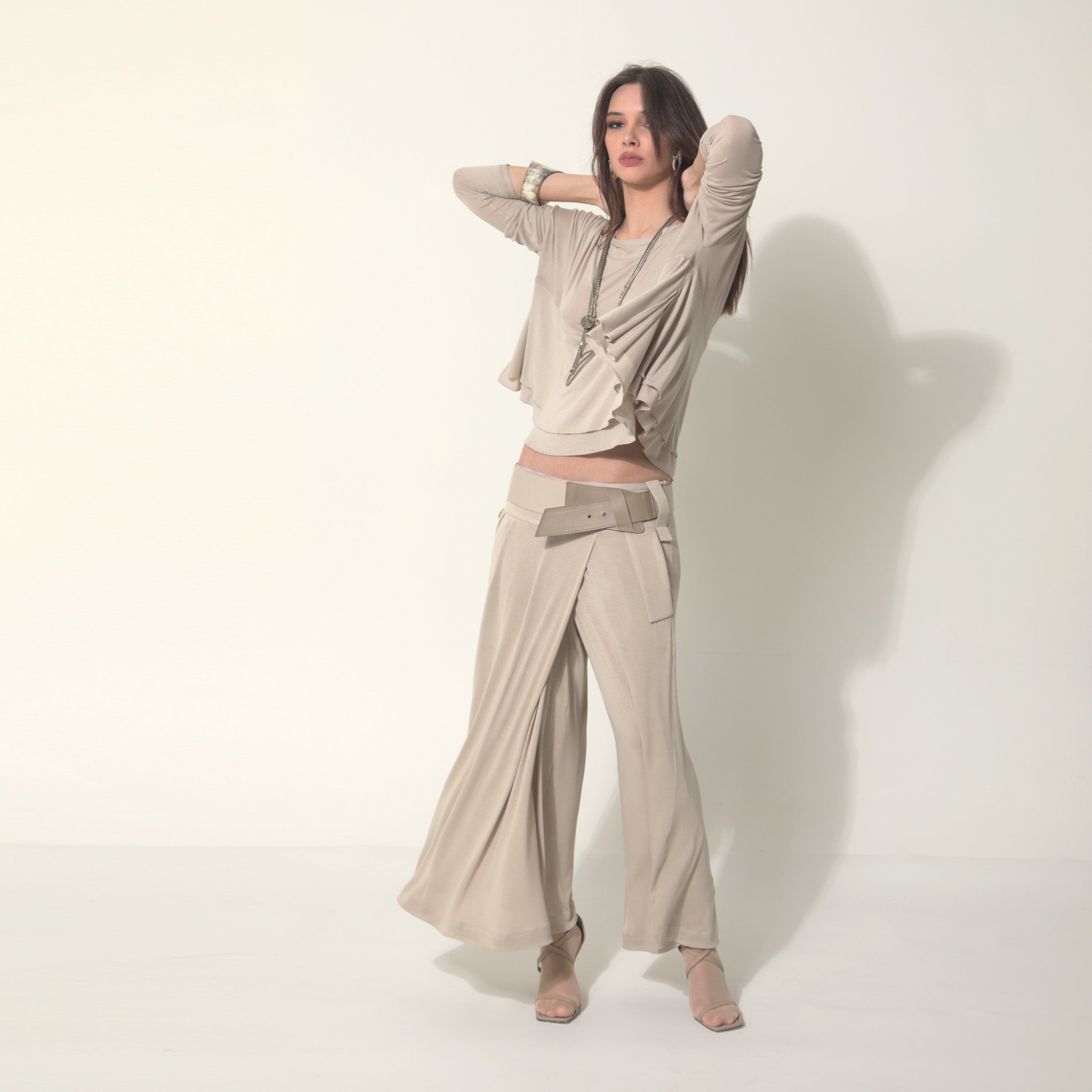 Cleo - Saia-calça de malha com cinto na cor bege Saara