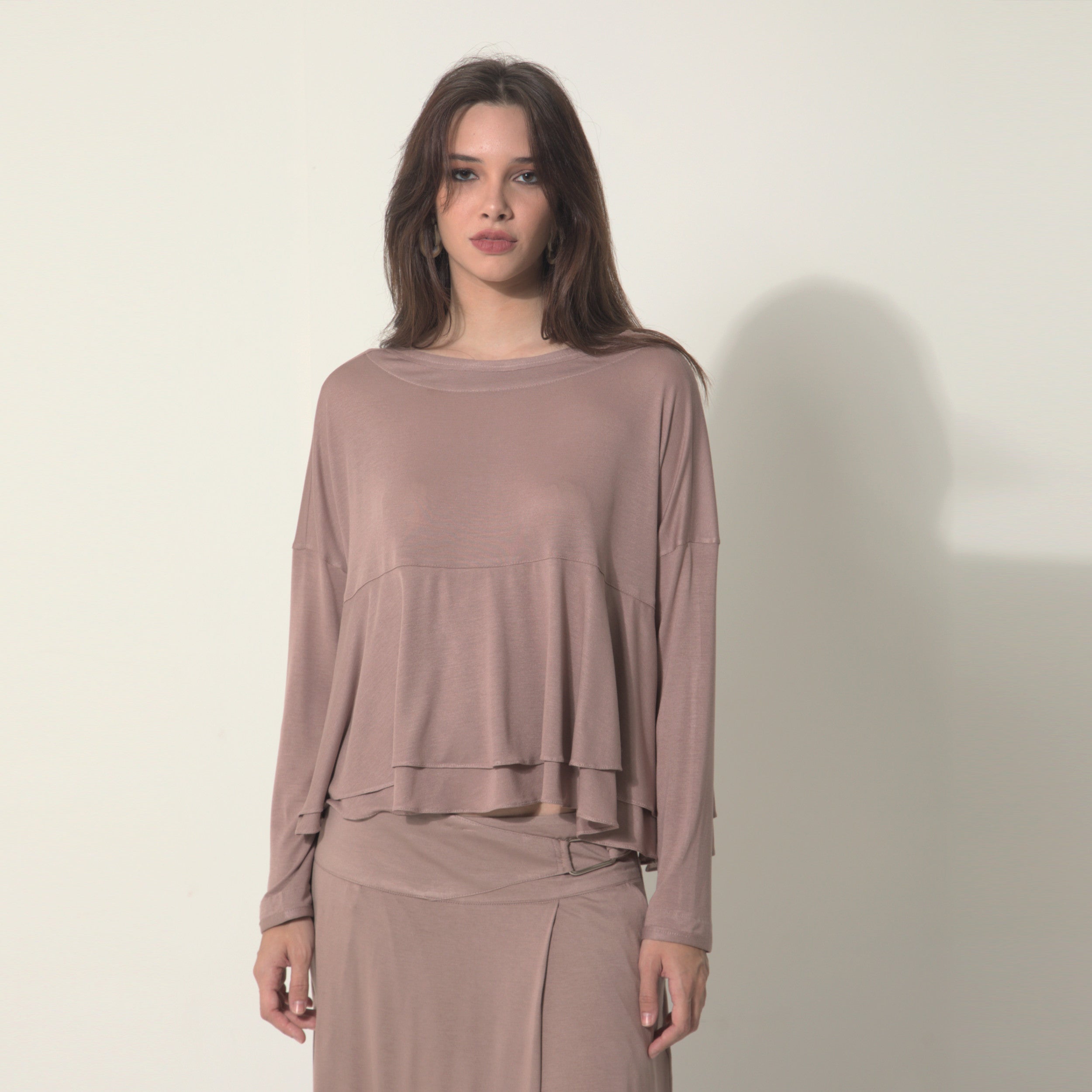 Isla - Blusa boho de malha com babados e manga comprida na cor mocha mousse