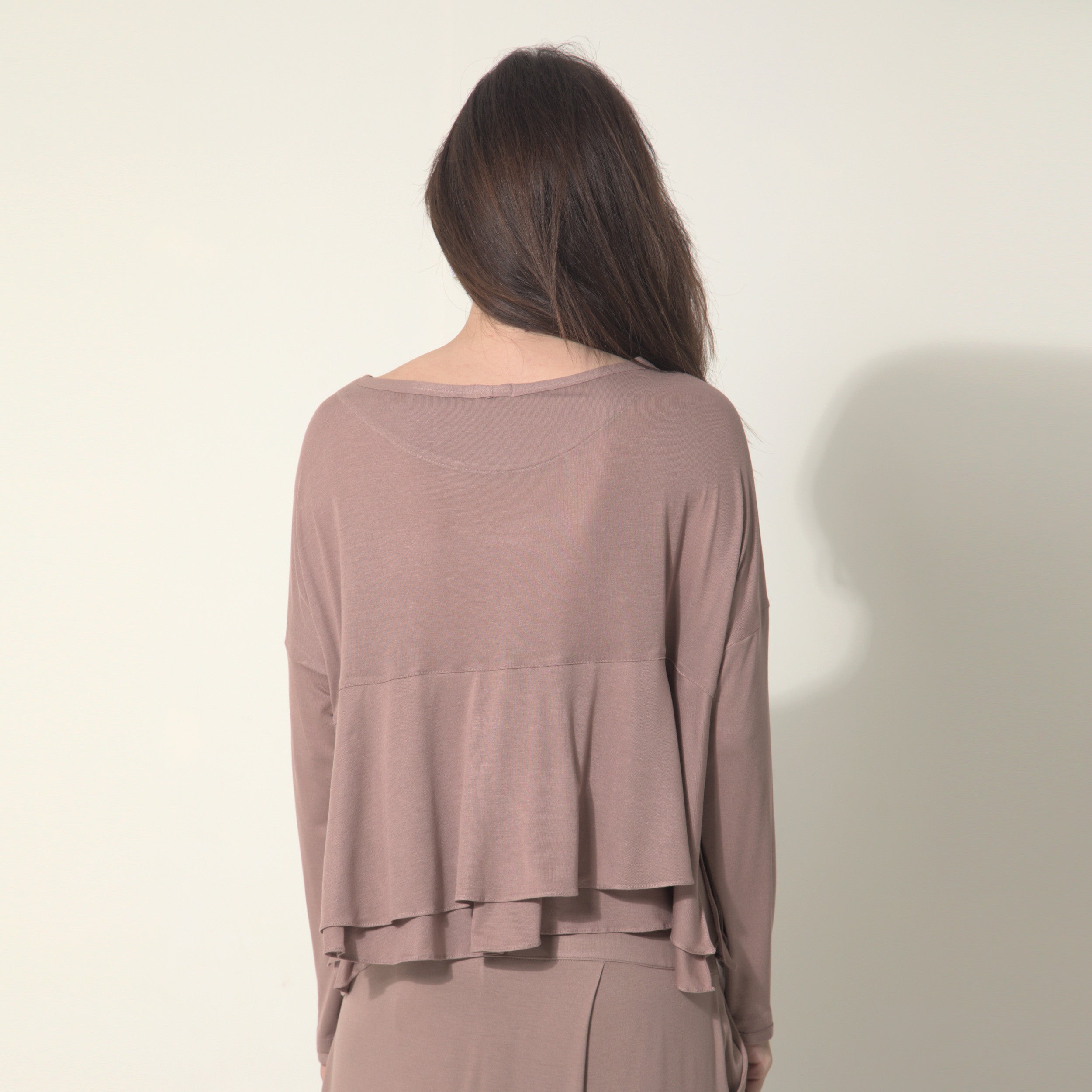 Isla - Blusa boho de malha com babados e manga comprida na cor mocha mousse