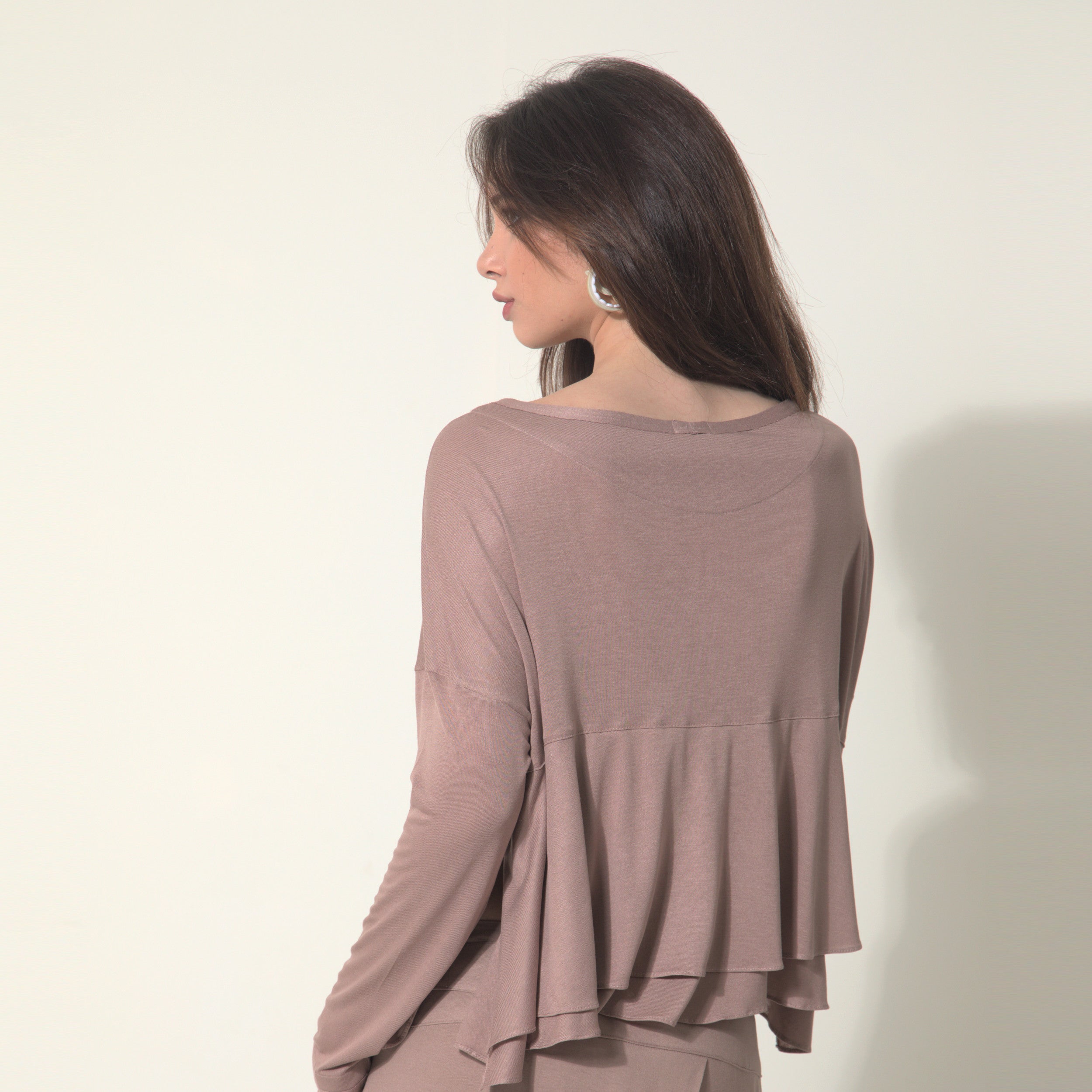 Isla - Blusa boho de malha com babados e manga comprida na cor mocha mousse