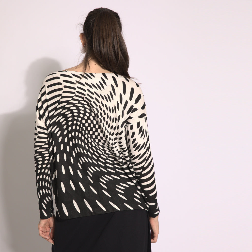 Efeito ótico - blusa em malha manga comprida cor off-white e preto