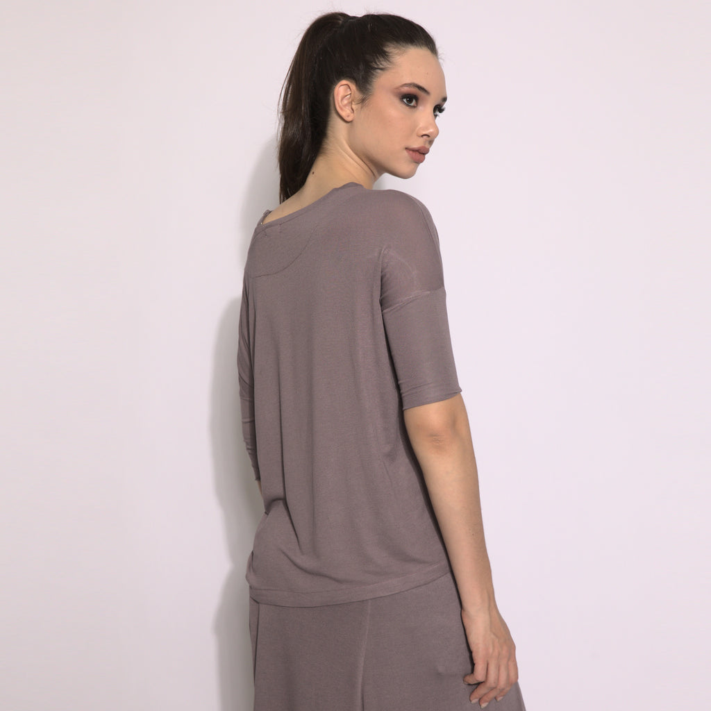 Jackie - Blusa em malha assimétrica com alcinha cor funghi