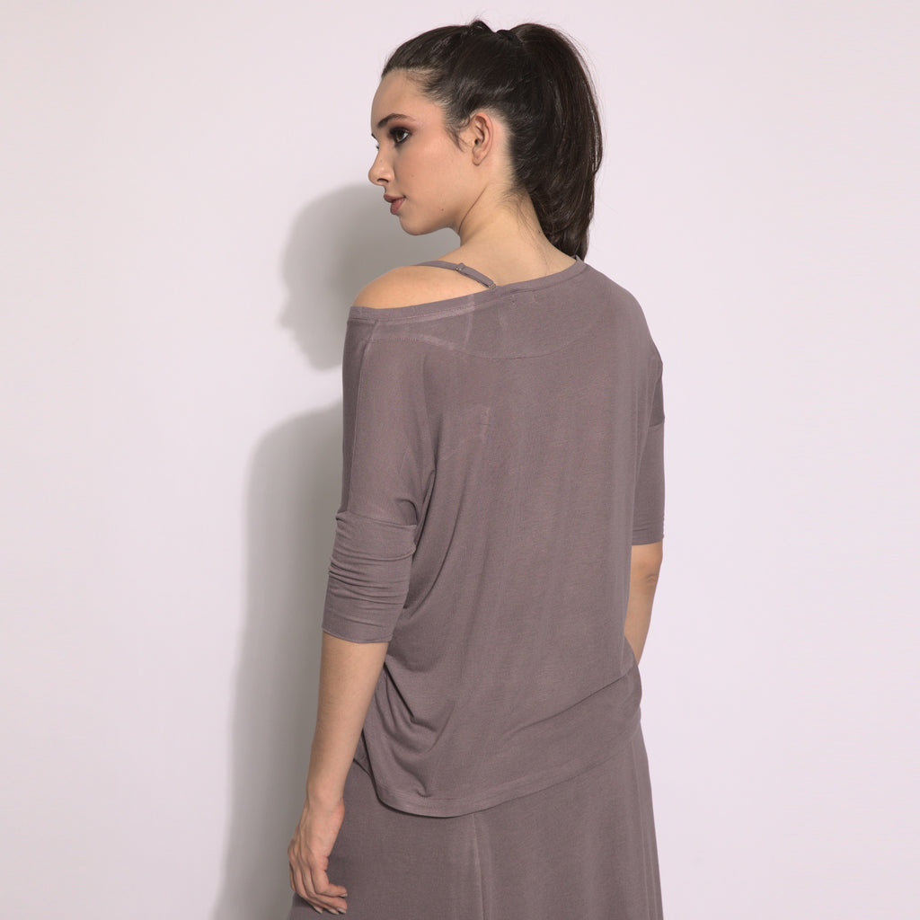 Jackie - Blusa em malha assimétrica com alcinha cor funghi