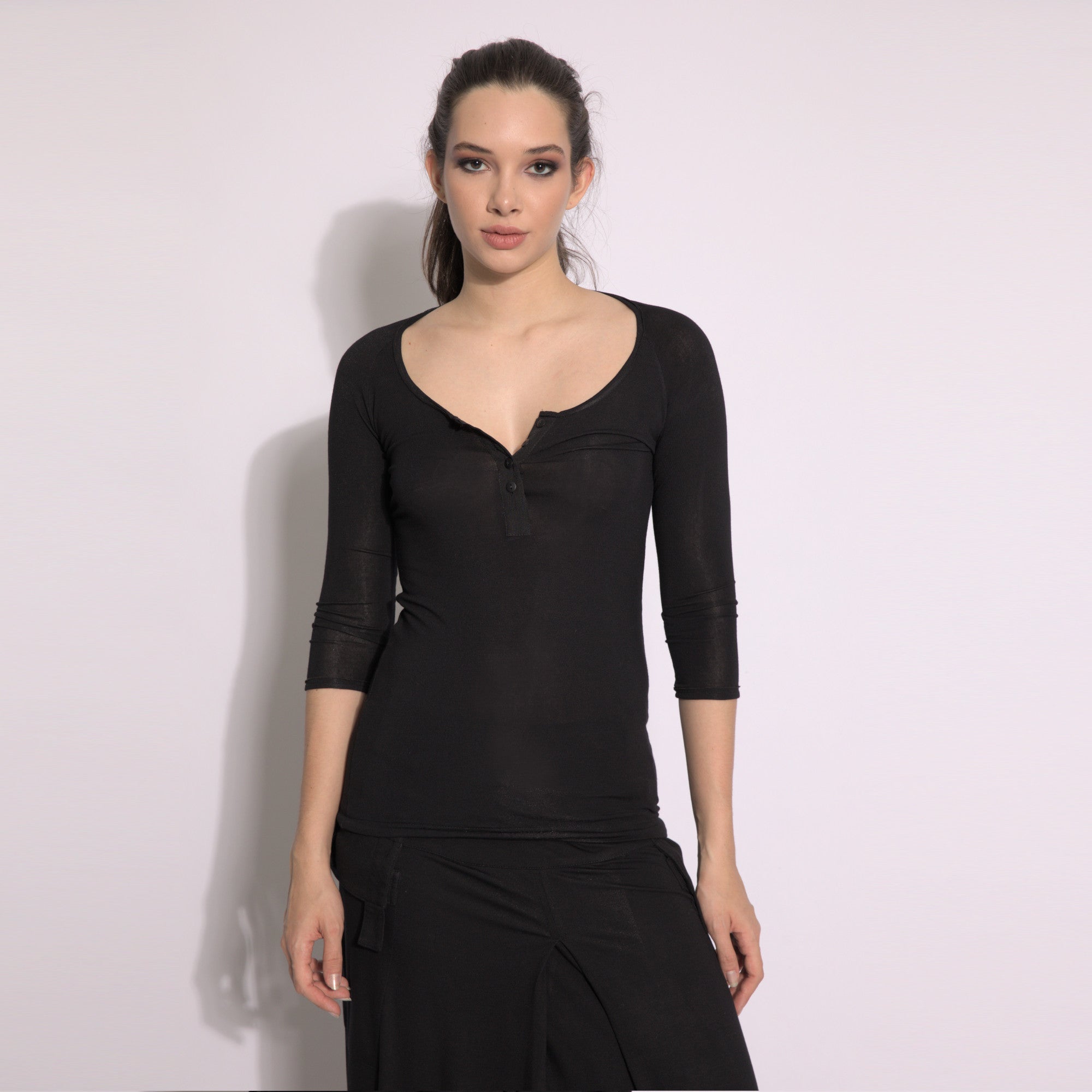 Amelia - Top básico manga 3/4 decote com botões