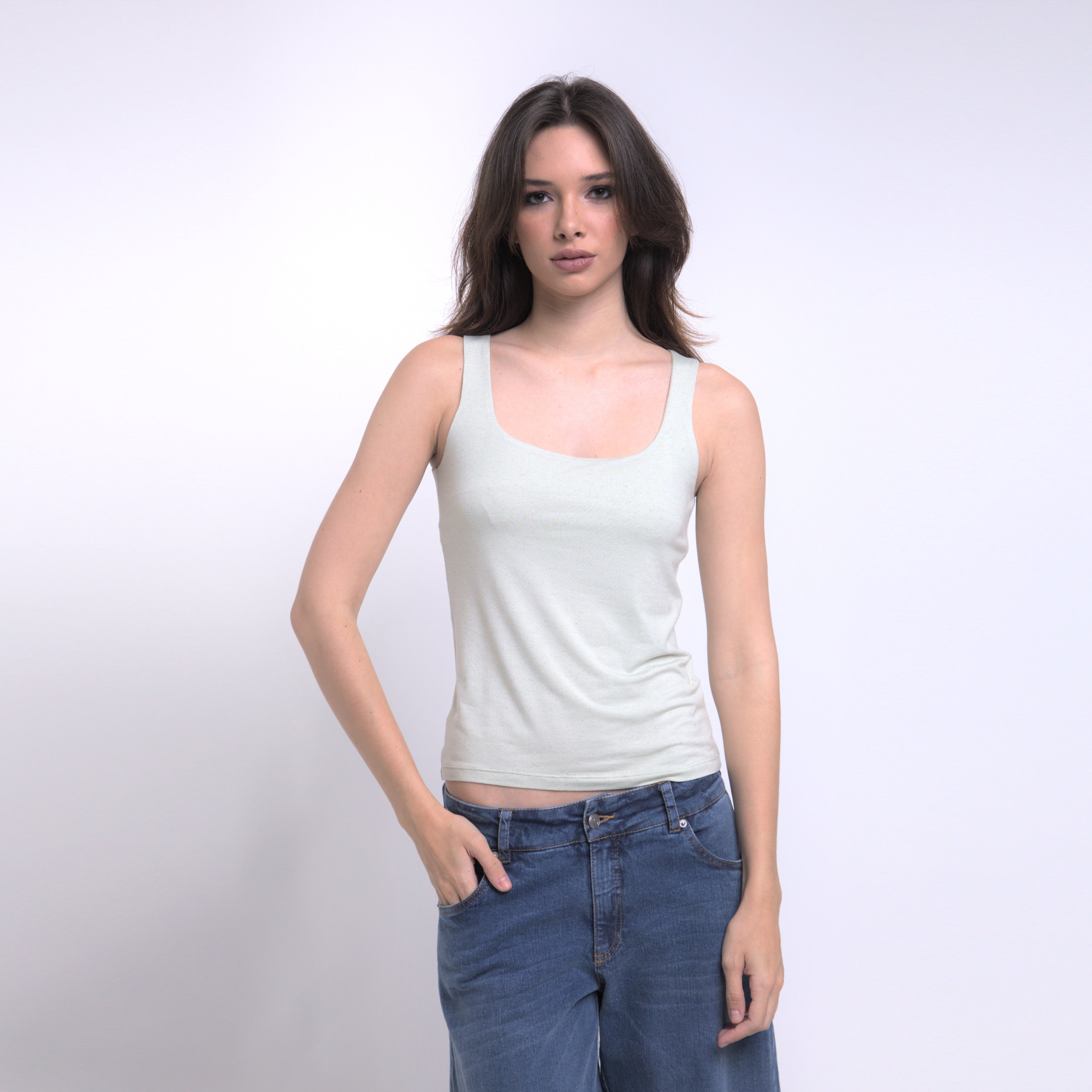 Paola - Top básico de alças com bojo interno (sutiã integrado) e decote quadrado