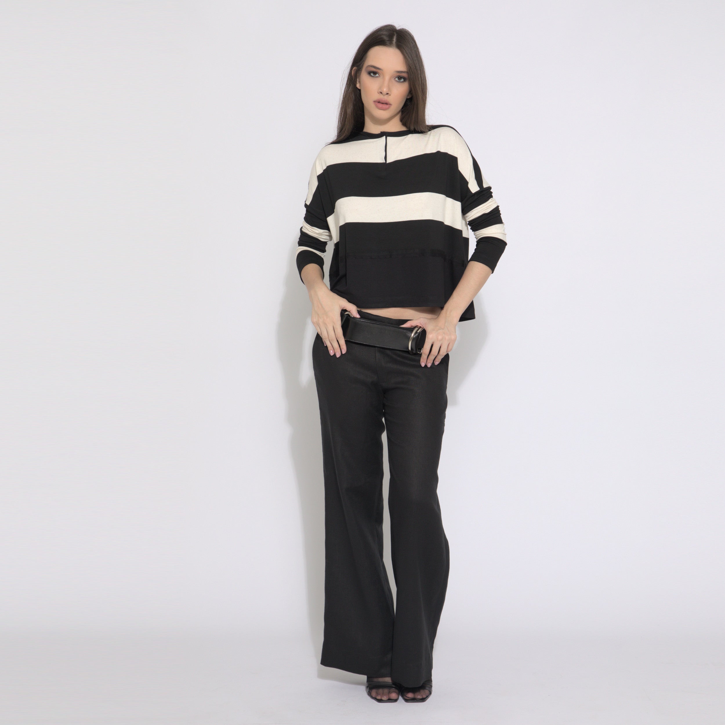 Agatha - Calça boca reta (boot cut) em puro linho
