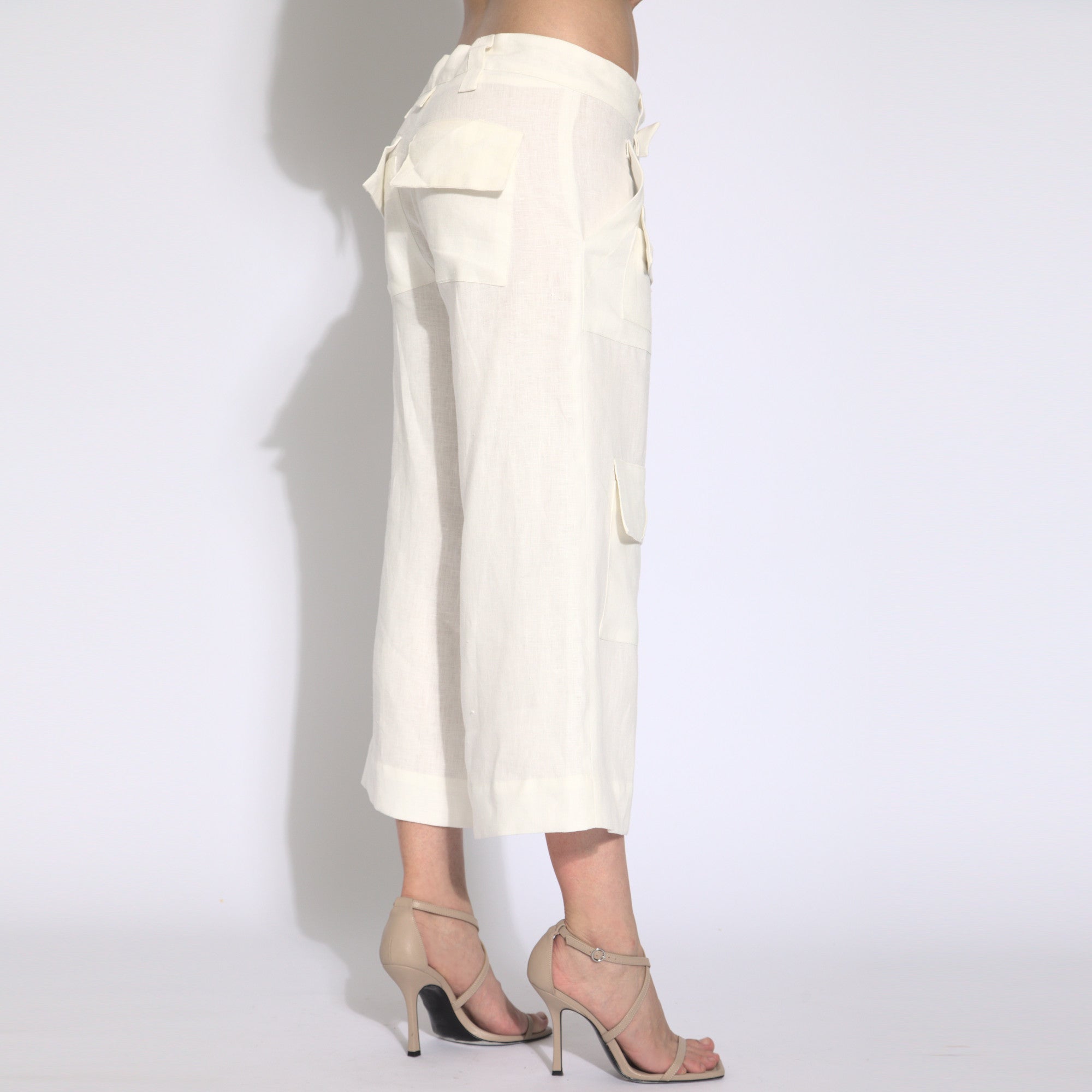 Maya - Calça cargo cropped em puro linho