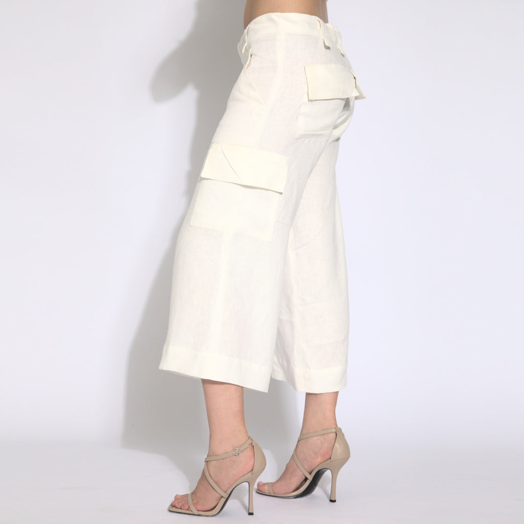 Maya - Calça cargo cropped em puro linho