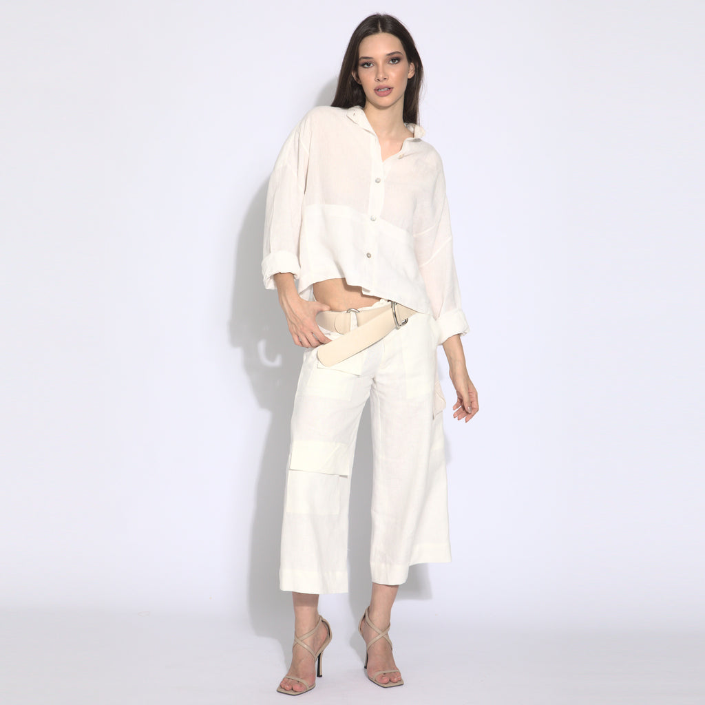 Maya - Calça cargo cropped em puro linho