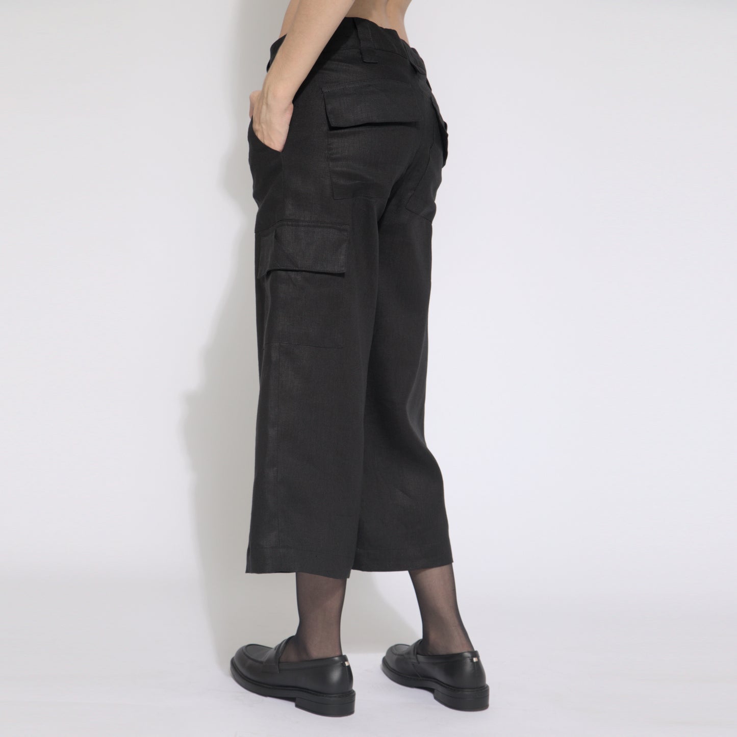 Maya - Calça cargo cropped em puro linho