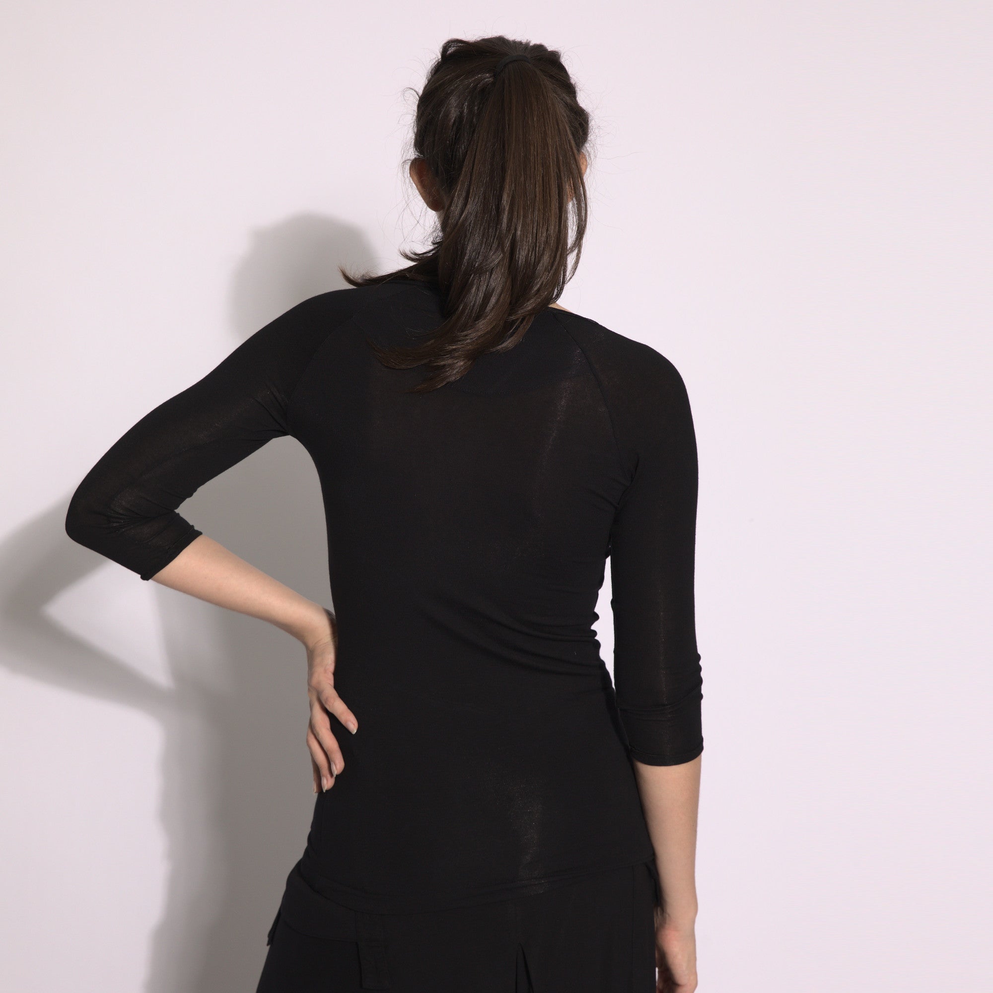 Amelia - Top básico manga 3/4 decote com botões