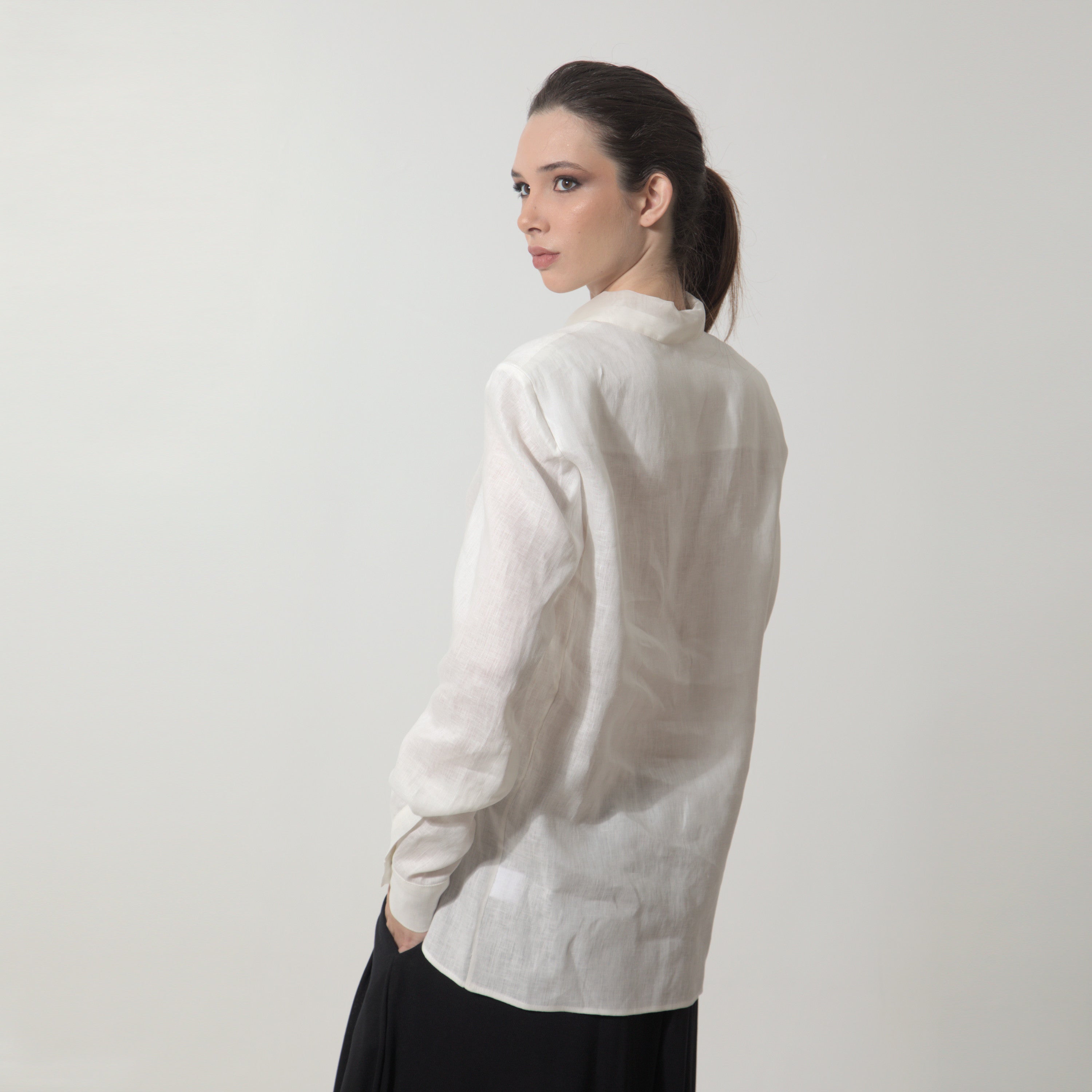 Capri - Camisa em 100% linho com transparencia em organza 100% seda