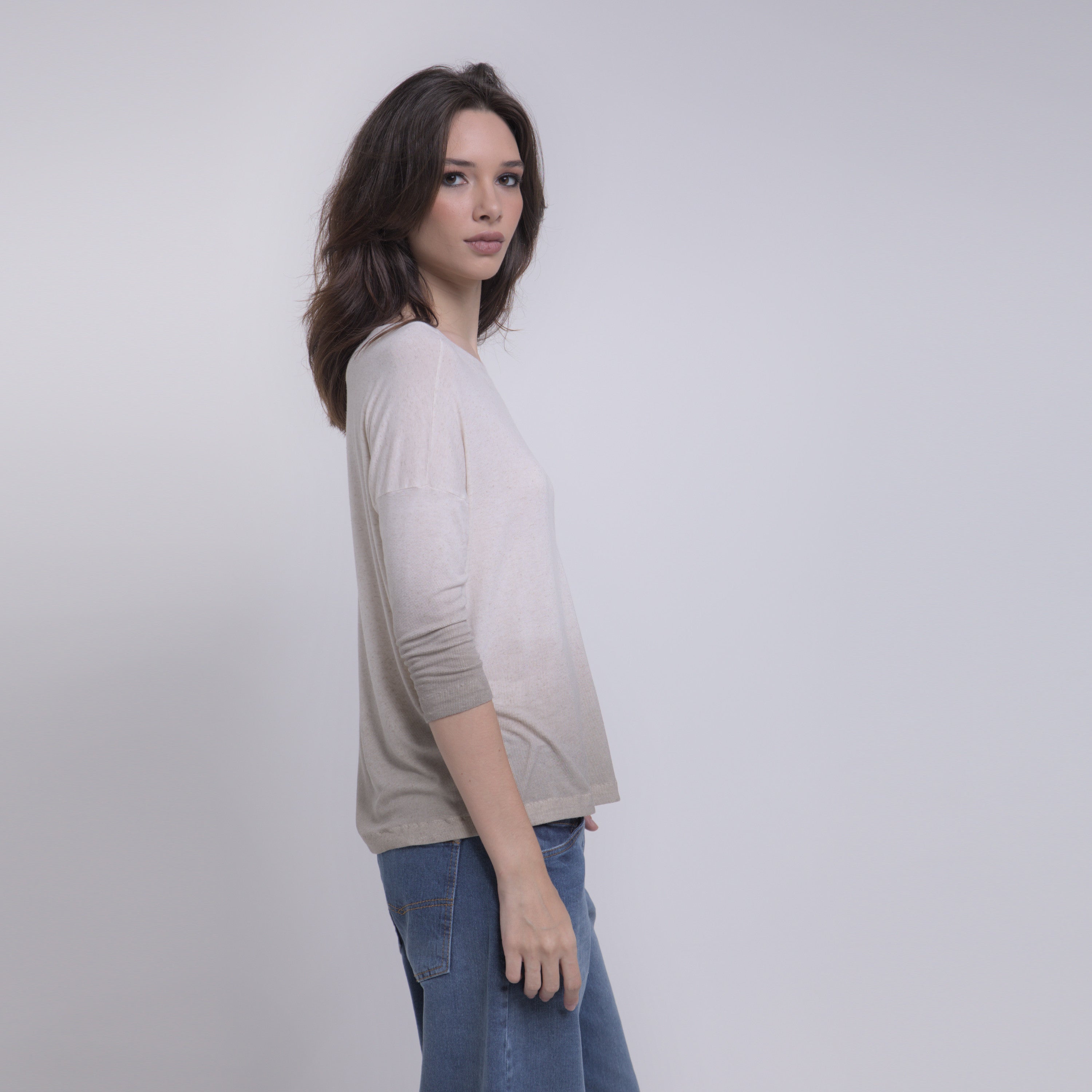 Iris - Blusa de malha degradê com mangas 3/4, off-white e cáqui