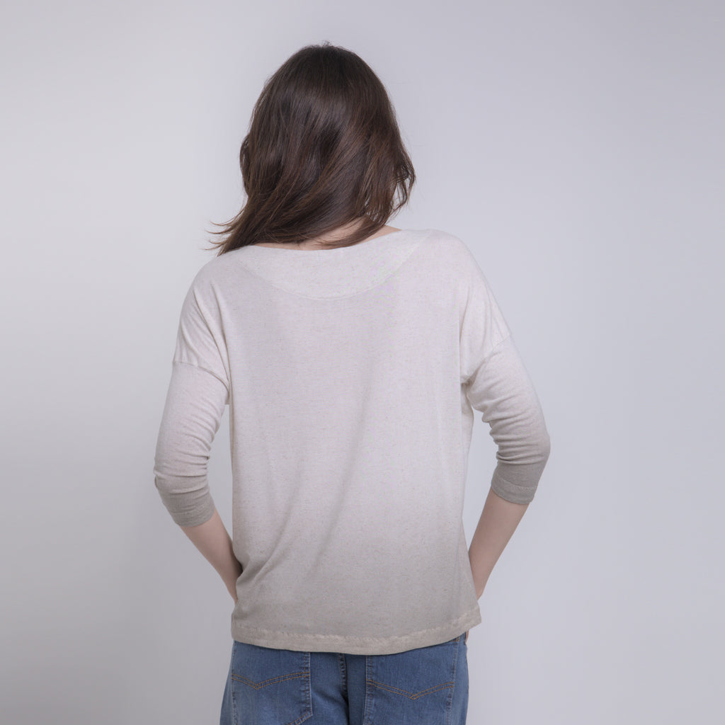 Iris - Blusa de malha degradê com mangas 3/4, off-white e cáqui