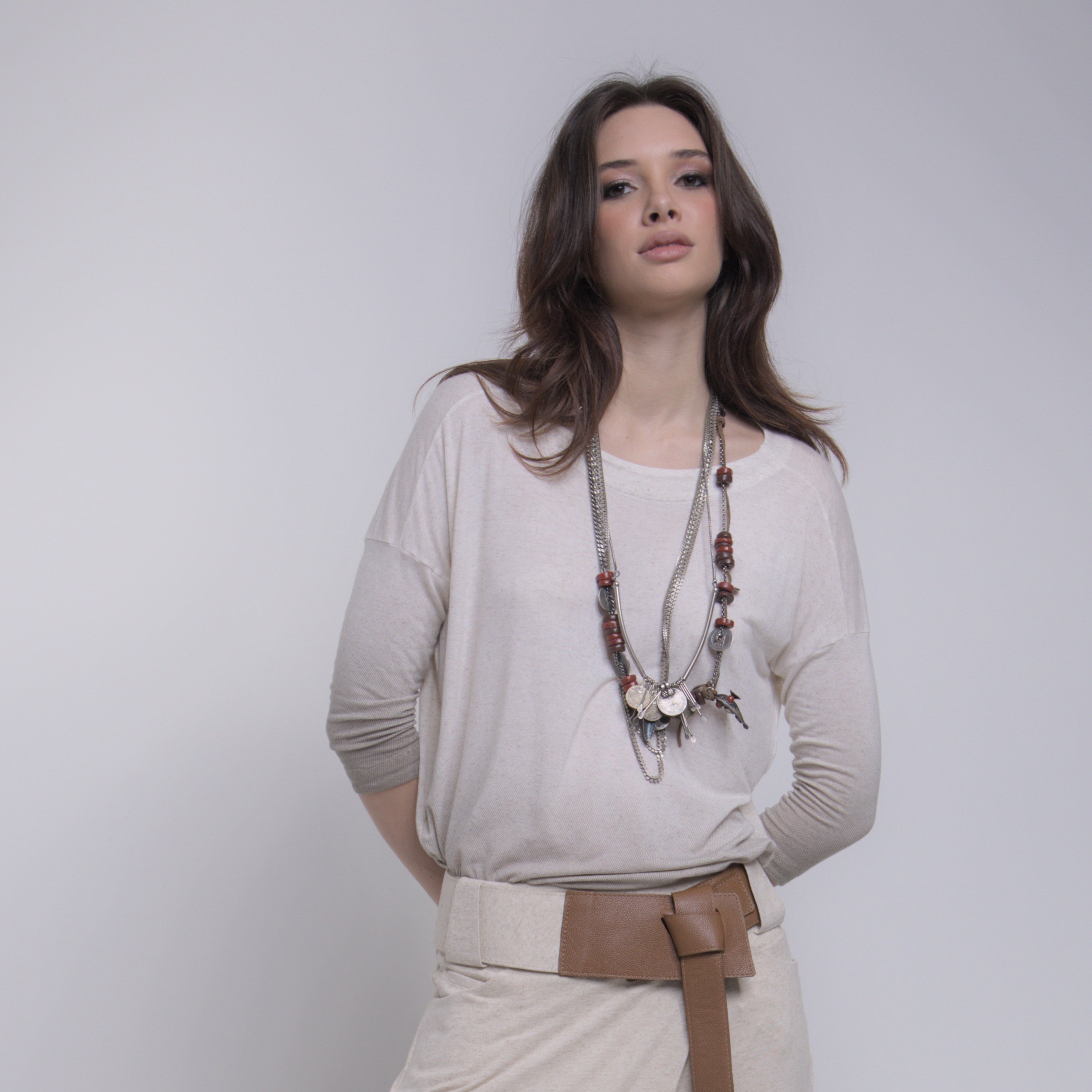 Iris - Blusa de malha degradê com mangas 3/4, off-white e cáqui