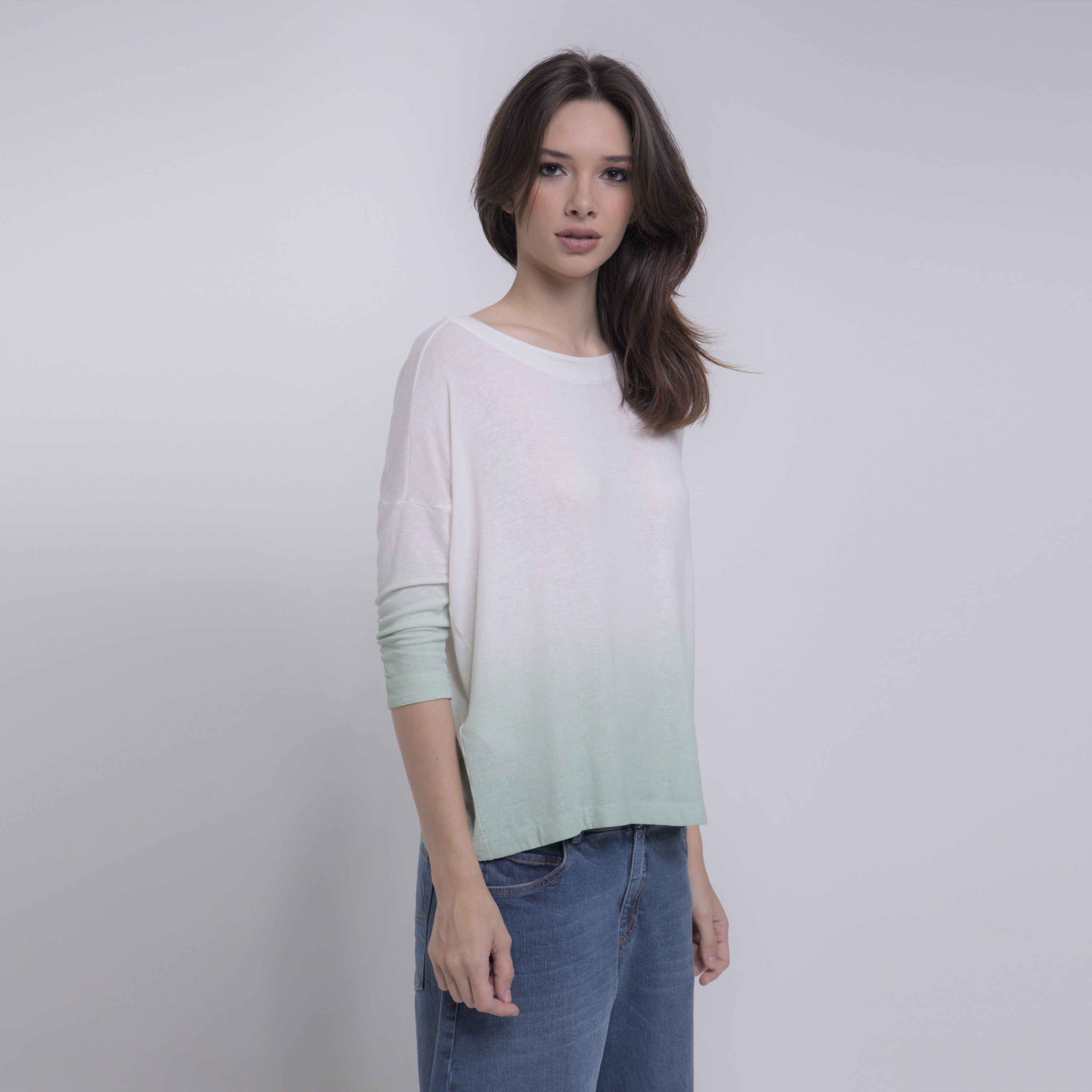 Iris - Blusa de malha degradê com mangas 3/4, off-white e verde