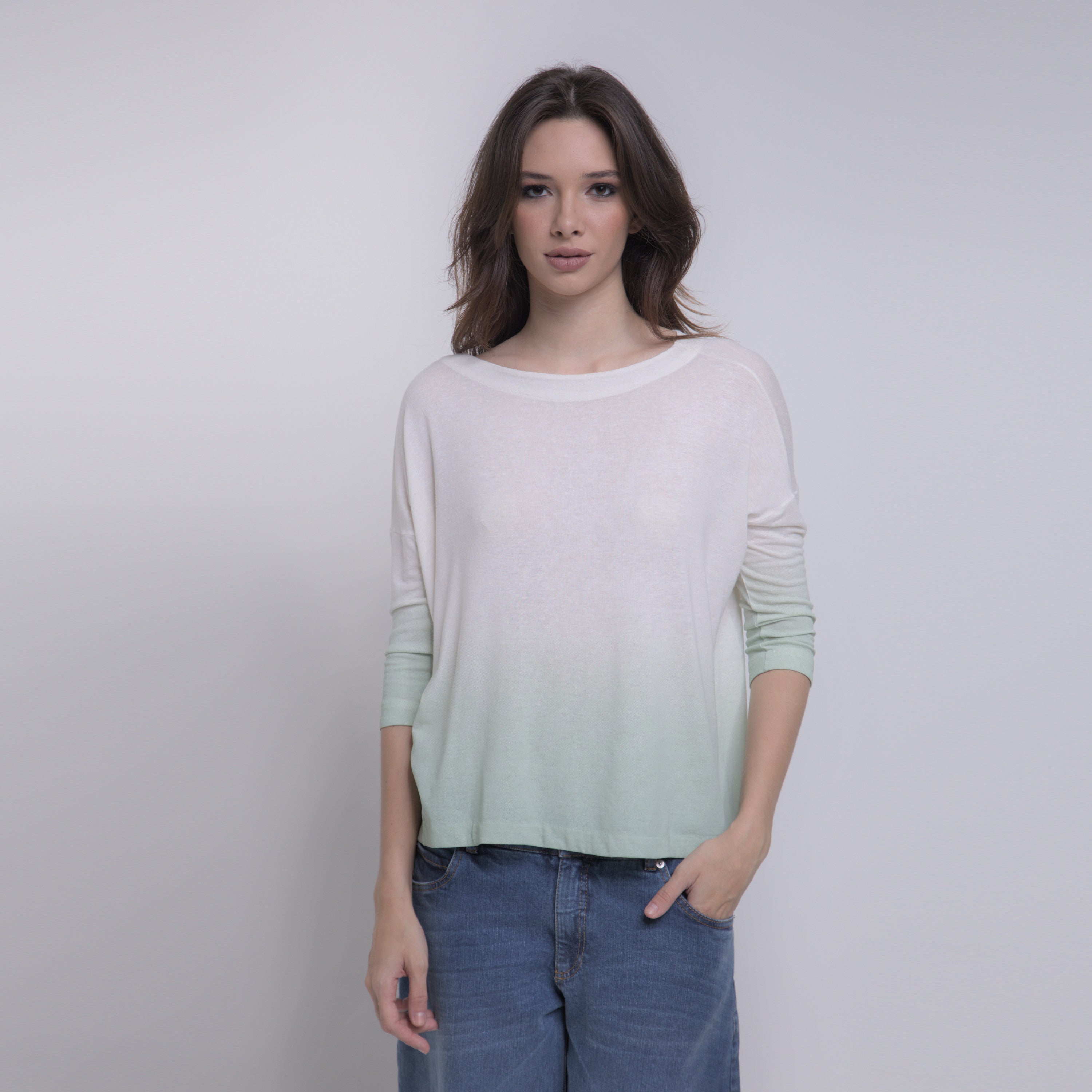 Iris - Blusa de malha degradê com mangas 3/4, off-white e verde