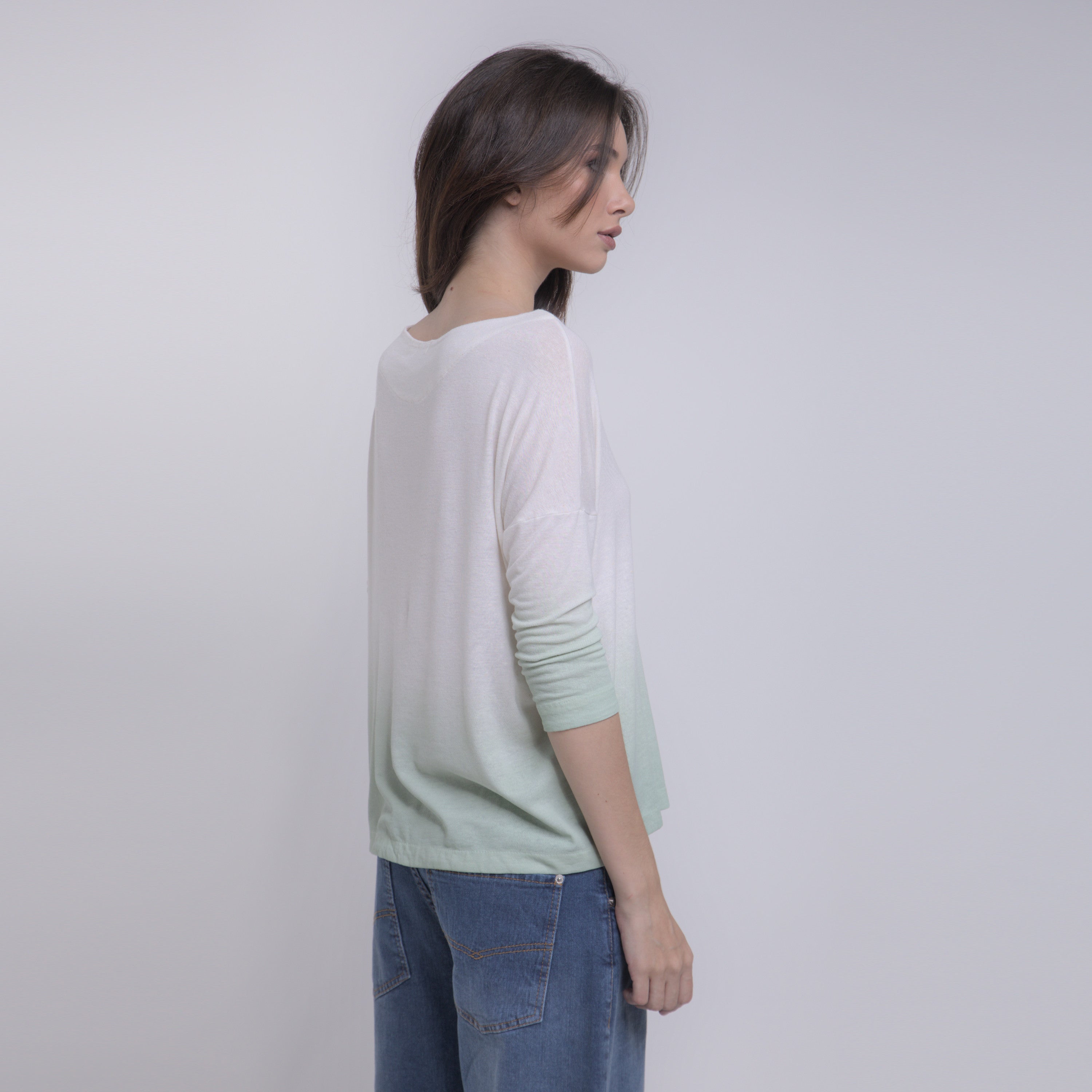 Iris - Blusa de malha degradê com mangas 3/4, off-white e verde