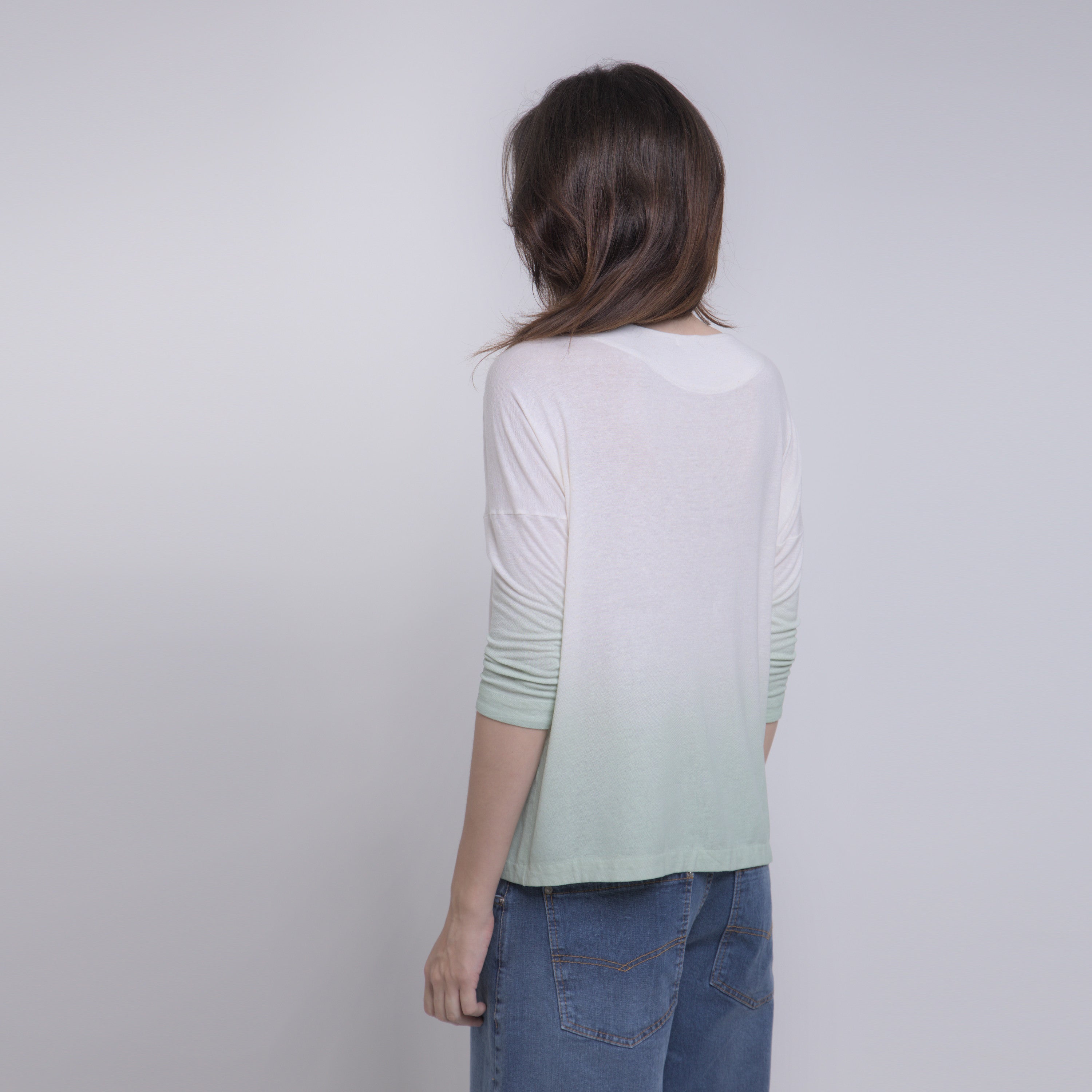 Iris - Blusa de malha degradê com mangas 3/4, off-white e verde