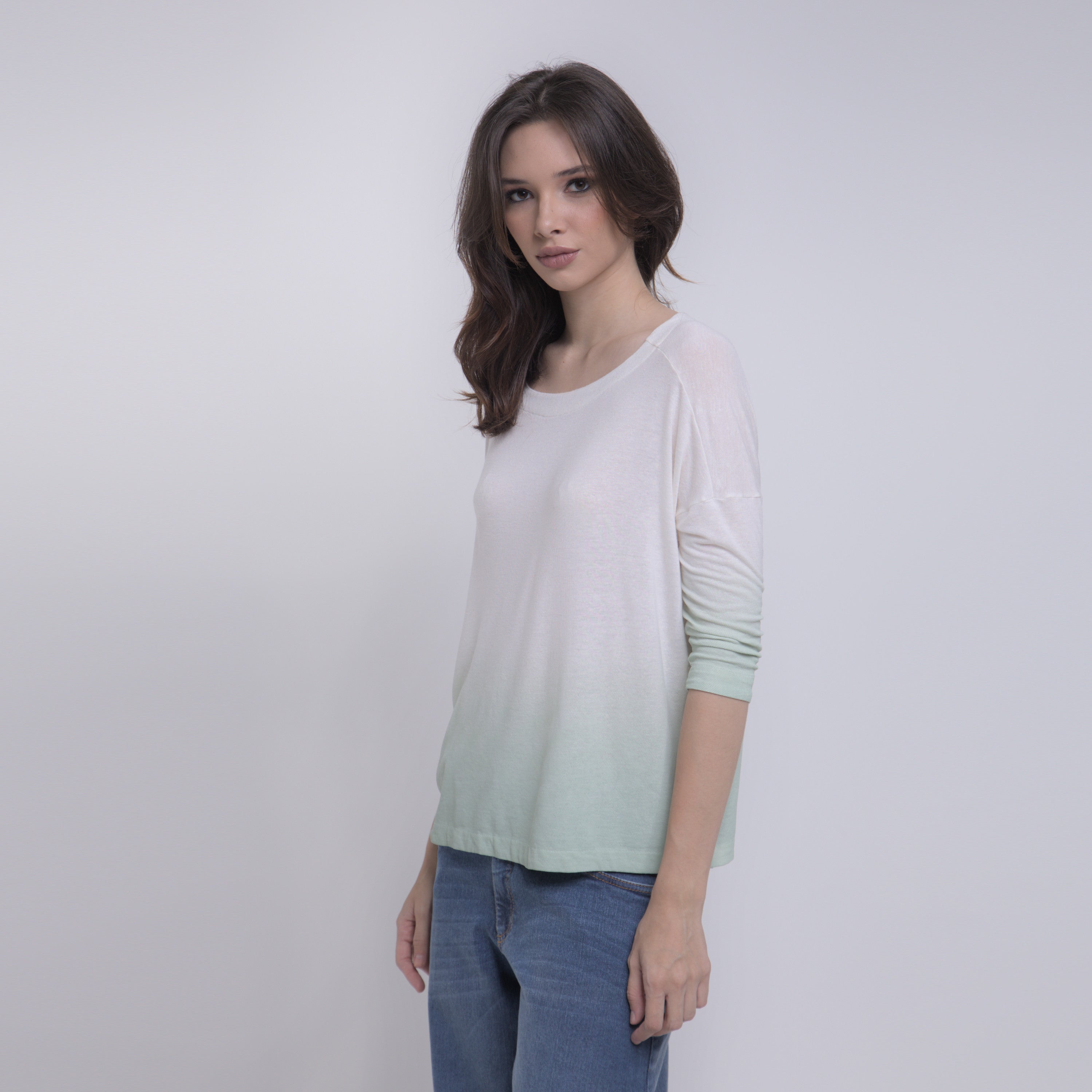 Iris - Blusa de malha degradê com mangas 3/4, off-white e verde