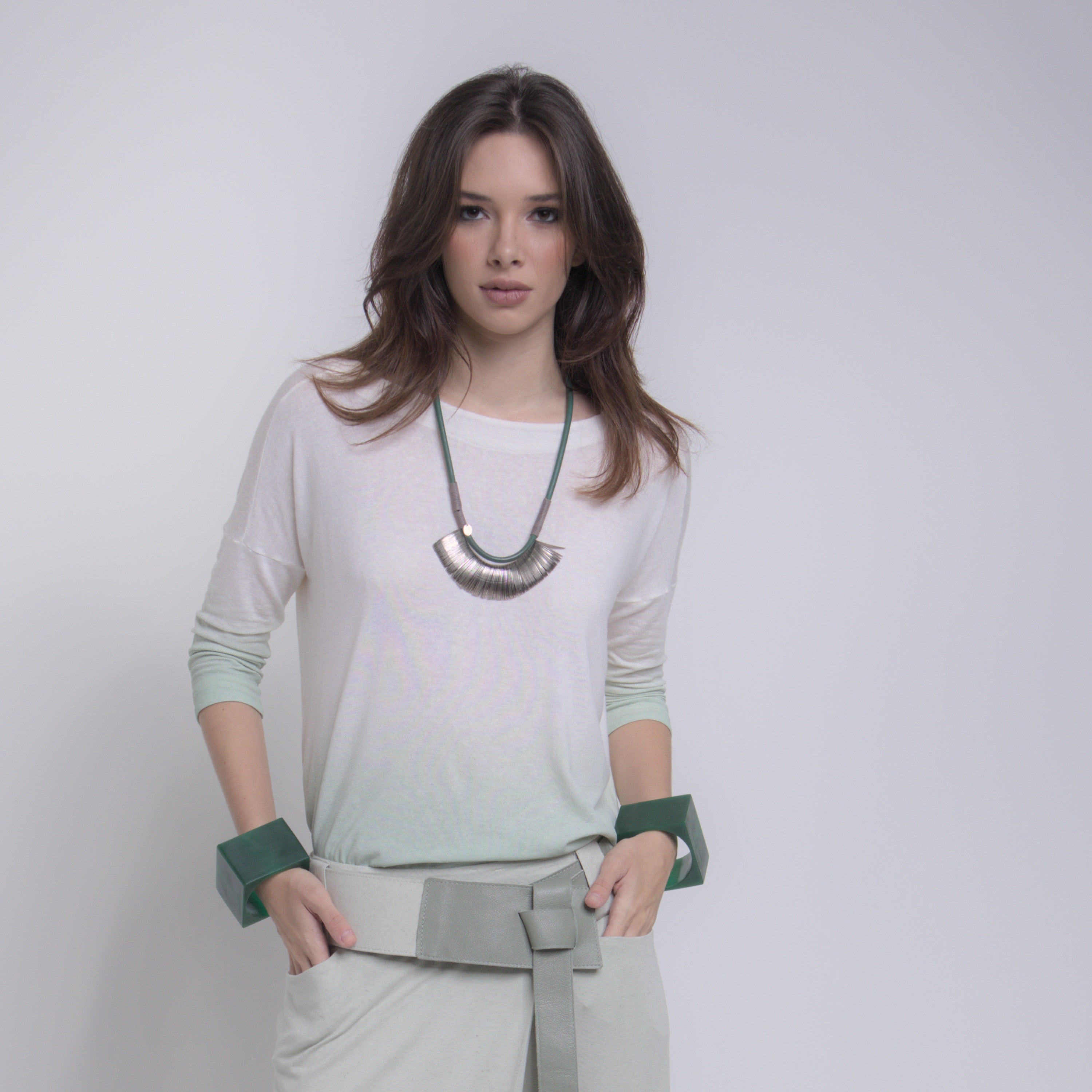 Iris - Blusa de malha degradê com mangas 3/4, off-white e verde