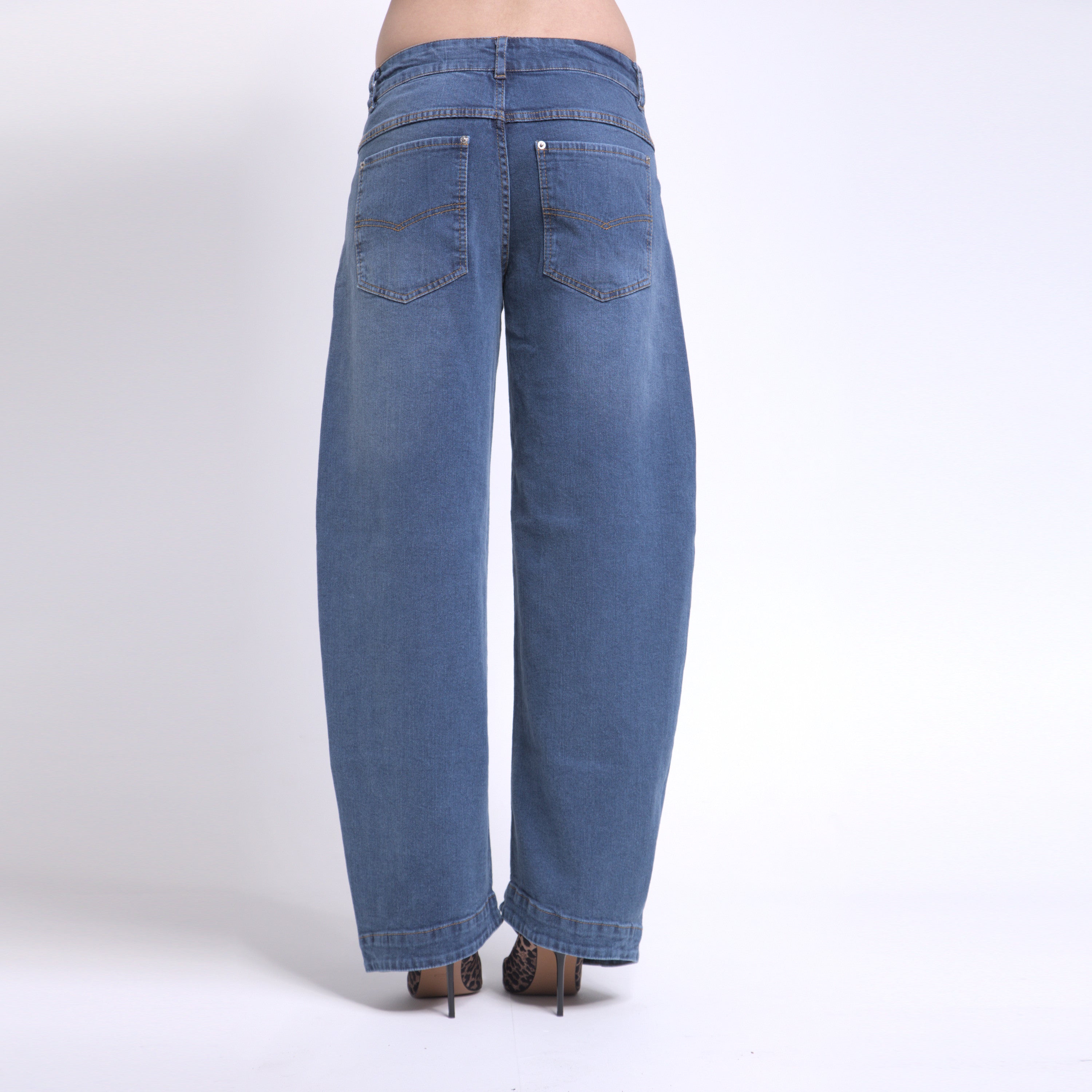 Lara - Calça jeans barrel cut #melhorjeansquejausei