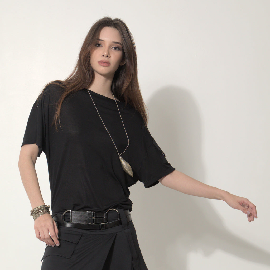 Kate - Blusa em malha com bolsinho na manga