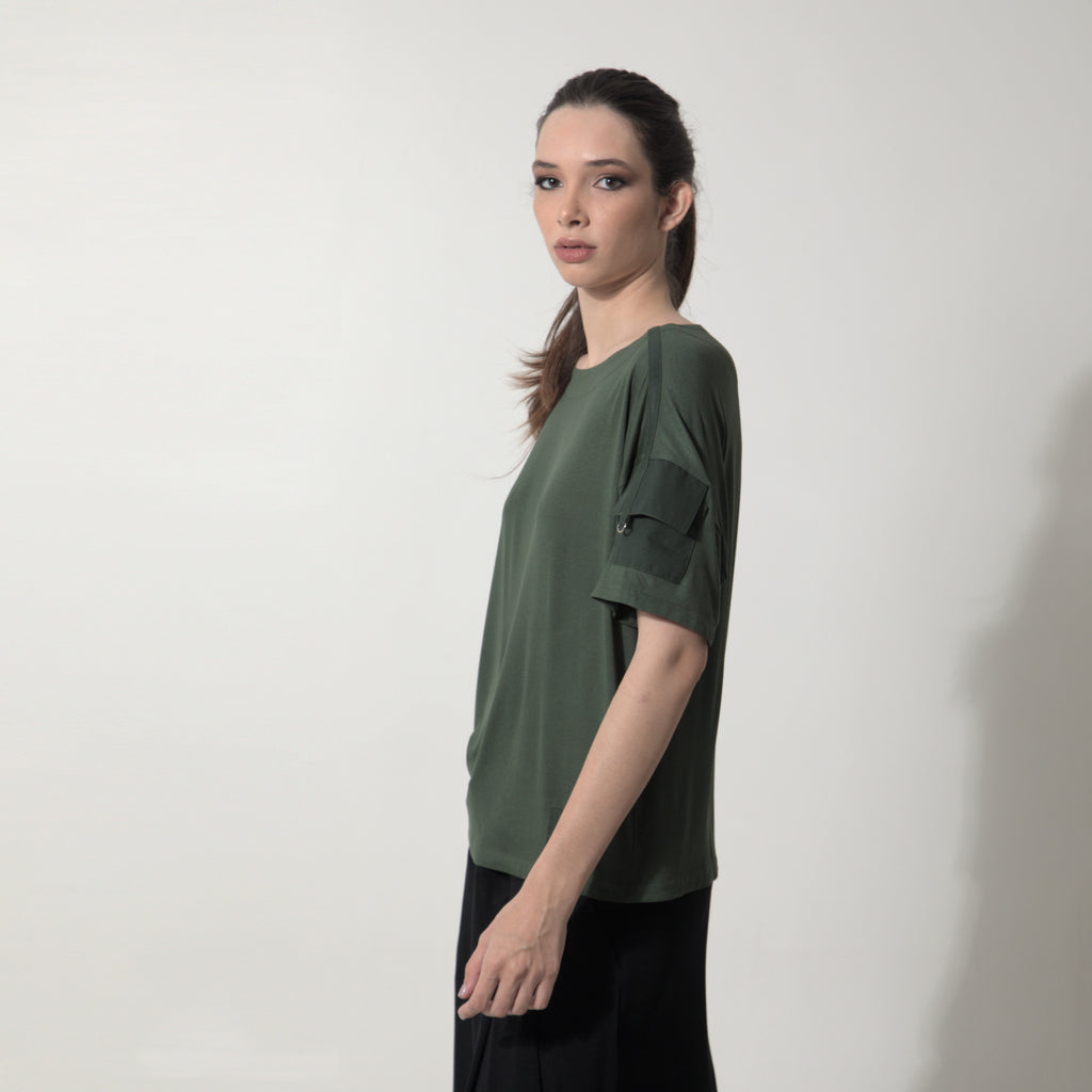 Kate - Blusa em malha com bolsinho na manga