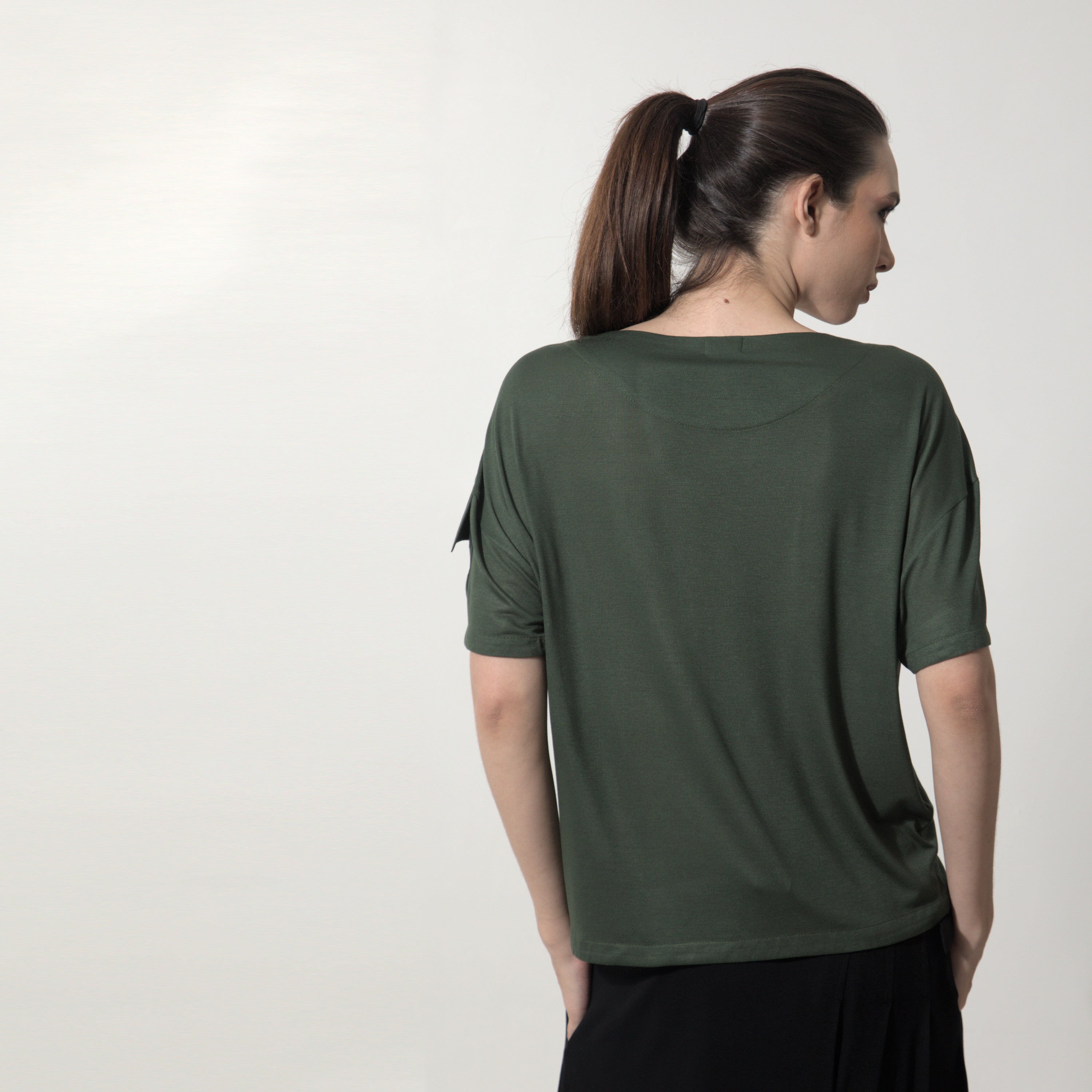 Kate - Blusa em malha com bolsinho na manga