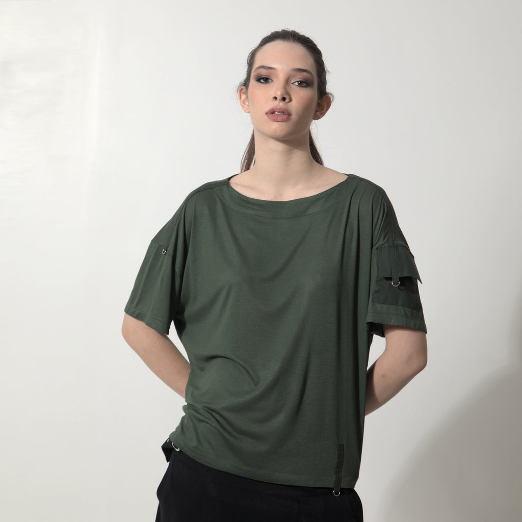 Kate - Blusa em malha com bolsinho na manga