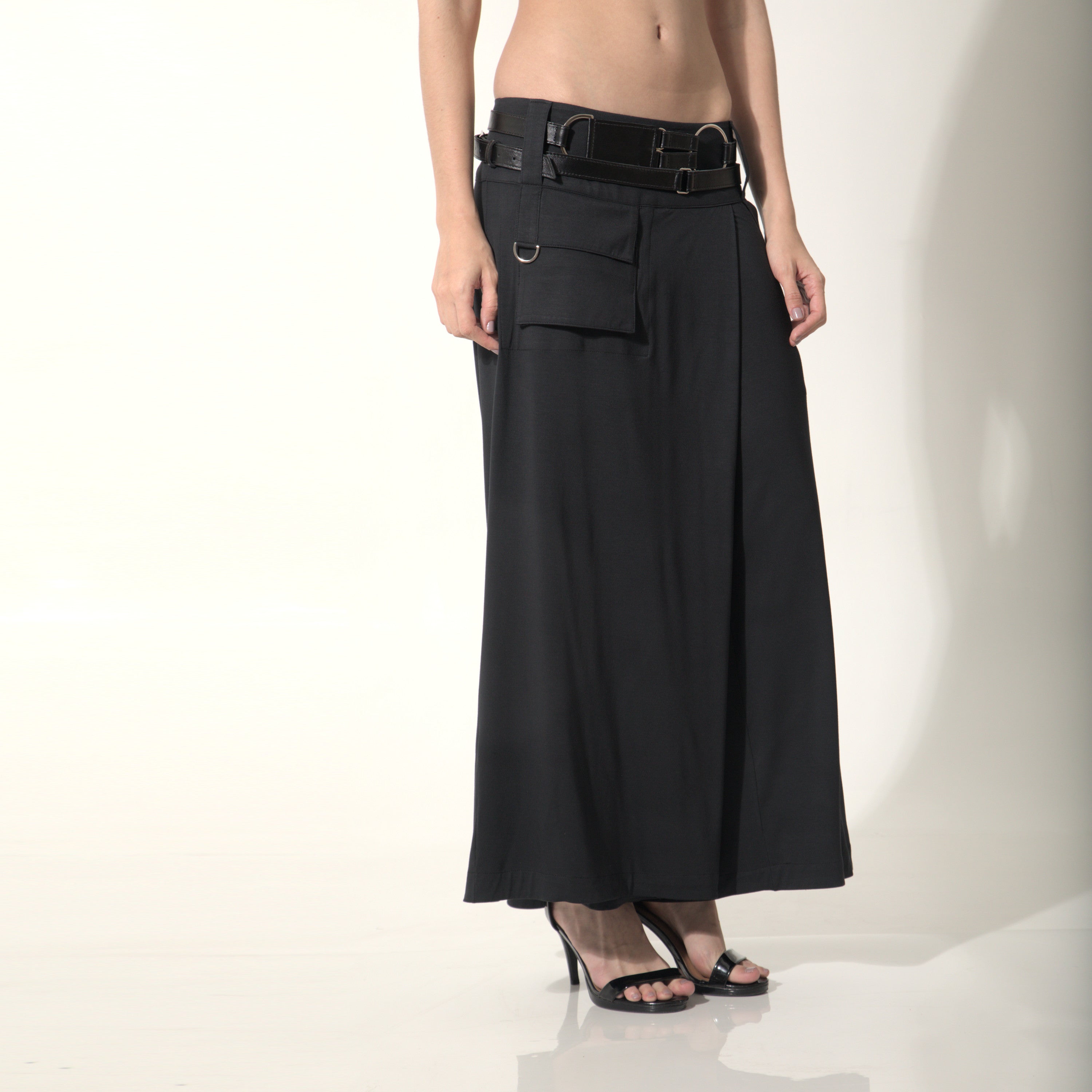 Louise - Saia-calça cargo de malha com cinto de couro