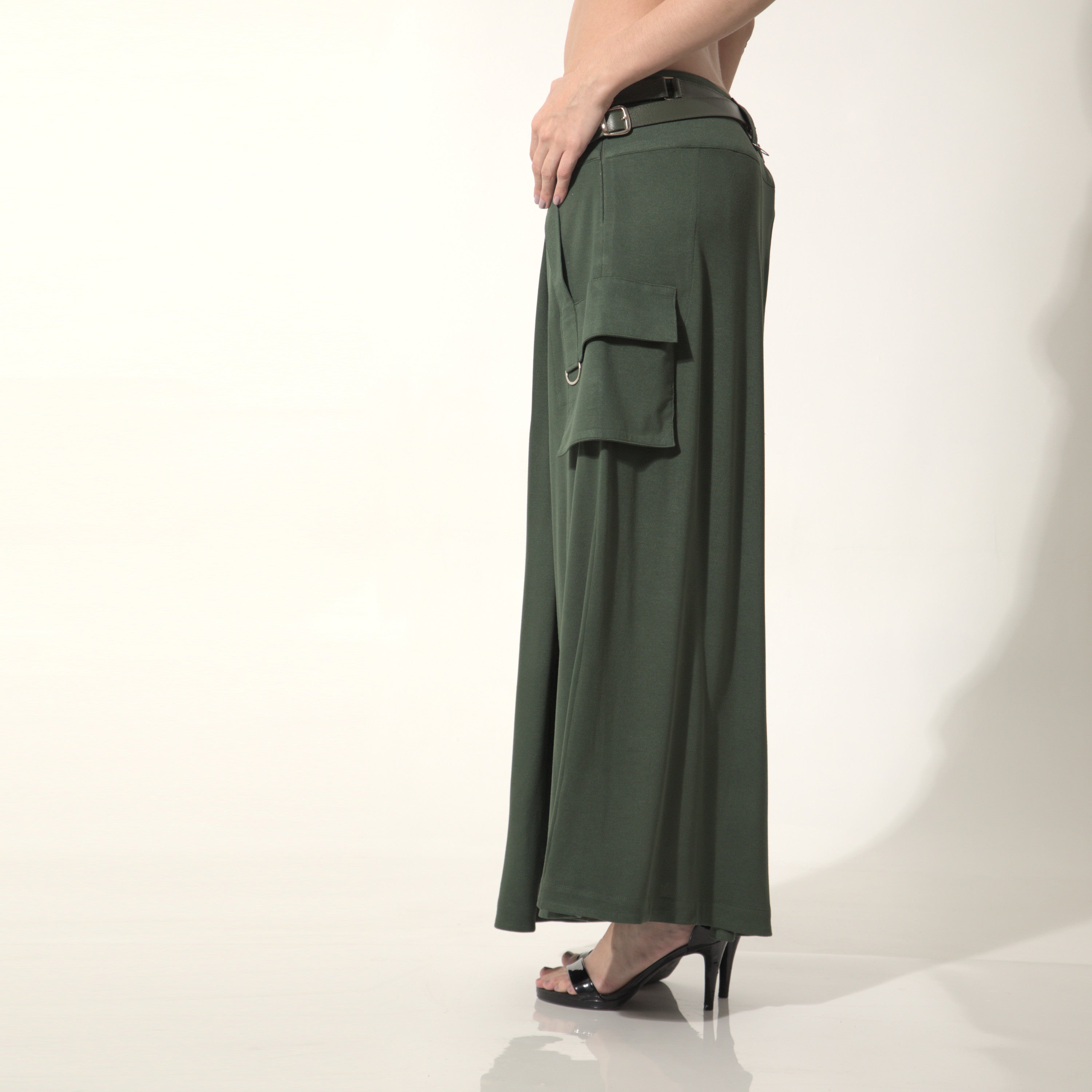 Louise - Saia-calça cargo de malha com cinto de couro