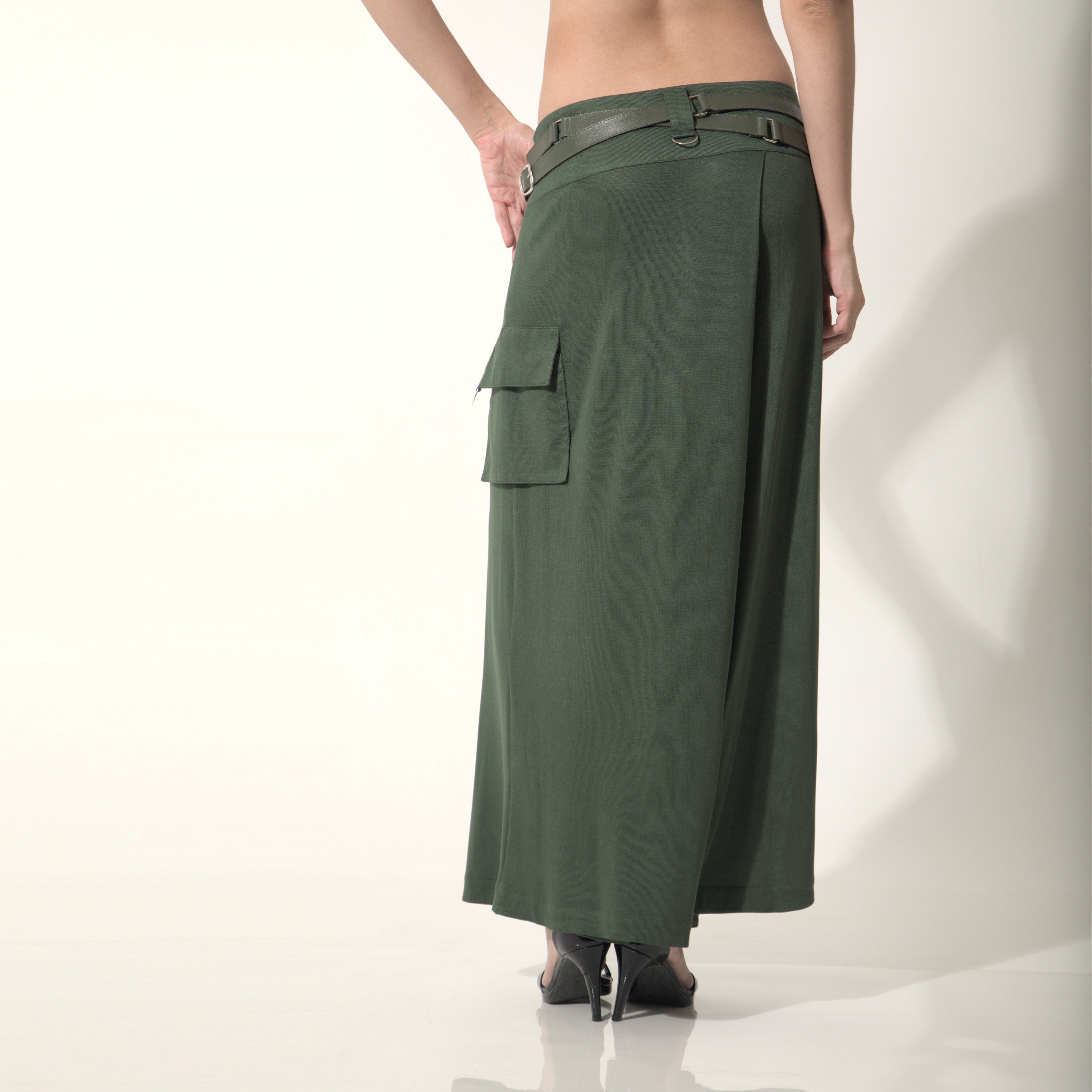 Louise - Saia-calça cargo de malha com cinto de couro