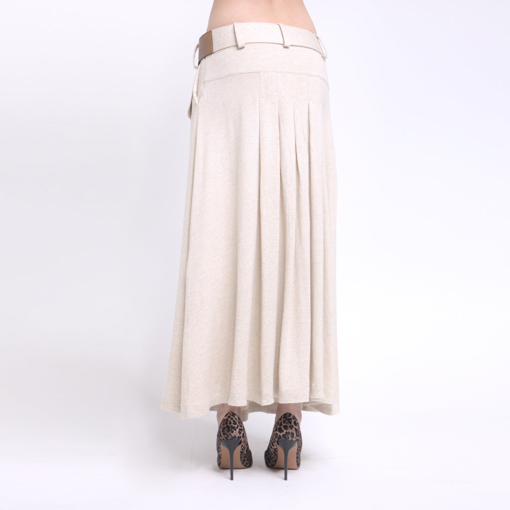 Phoebe - Saia maxi de malha com pregas e cinto de couro na cor linho natural