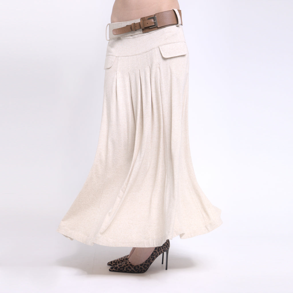 Phoebe - Saia maxi de malha com pregas e cinto de couro na cor linho natural