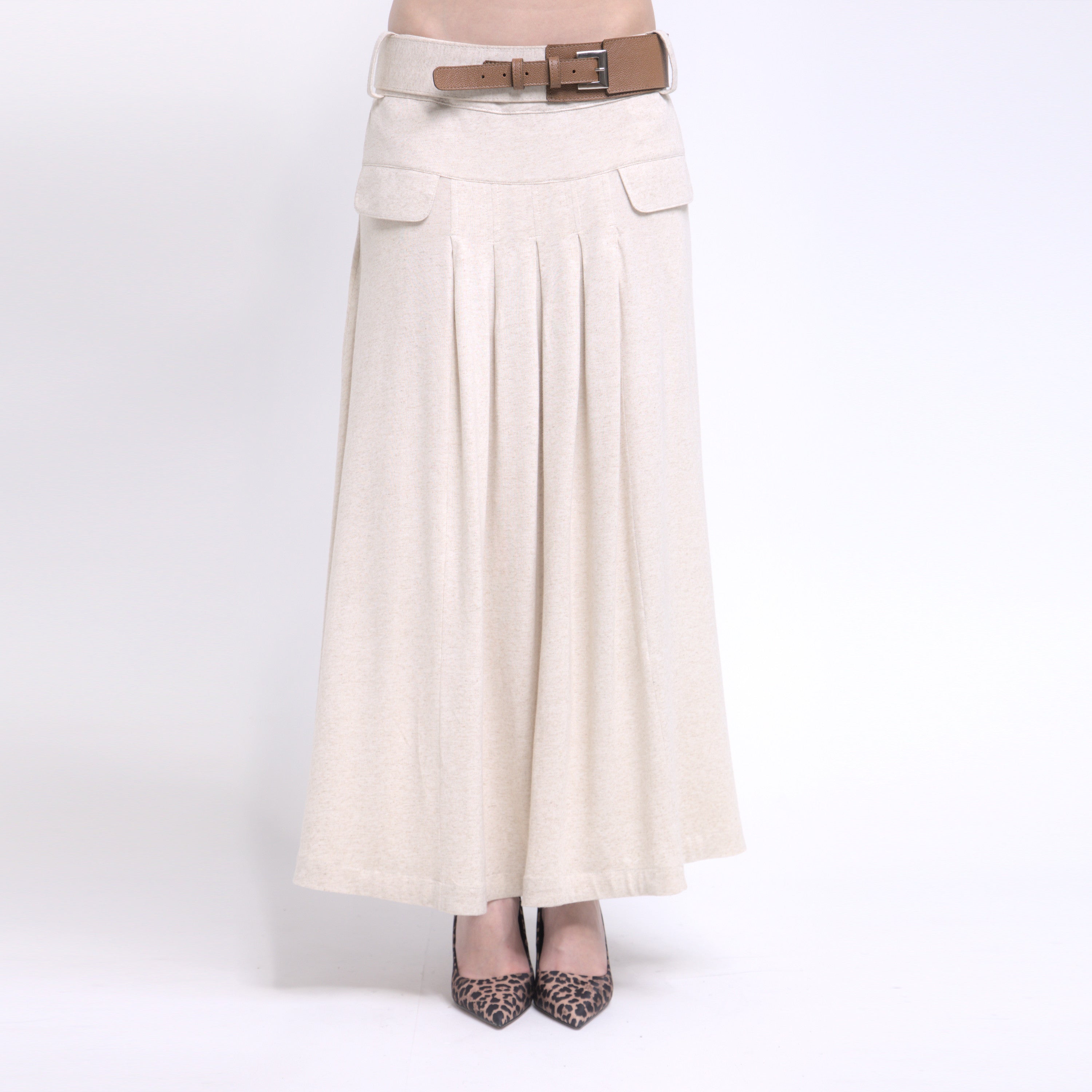 Phoebe - Saia maxi de malha com pregas e cinto de couro na cor linho natural