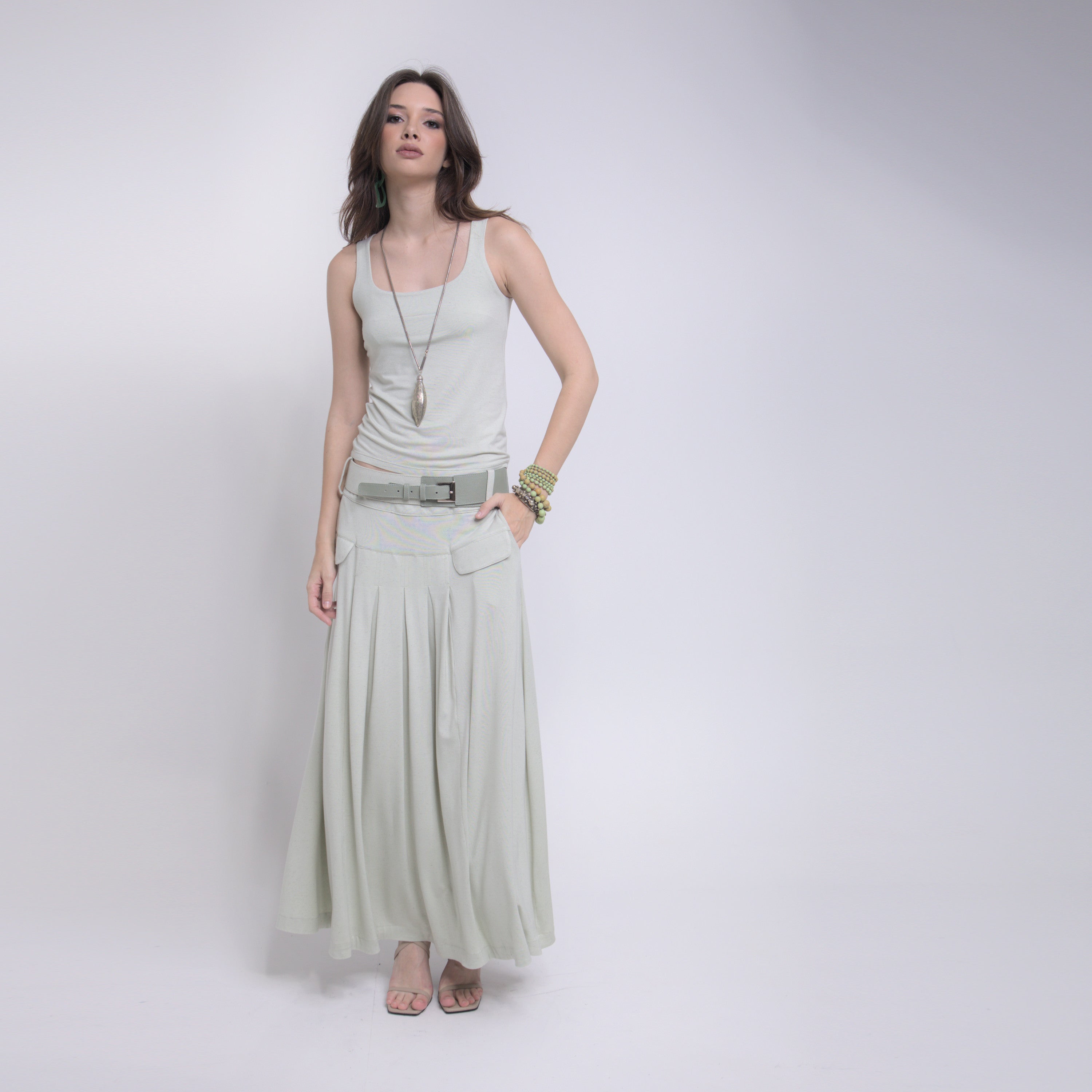 Paola - Top básico de alças com bojo interno (sutiã integrado) e decote quadrado