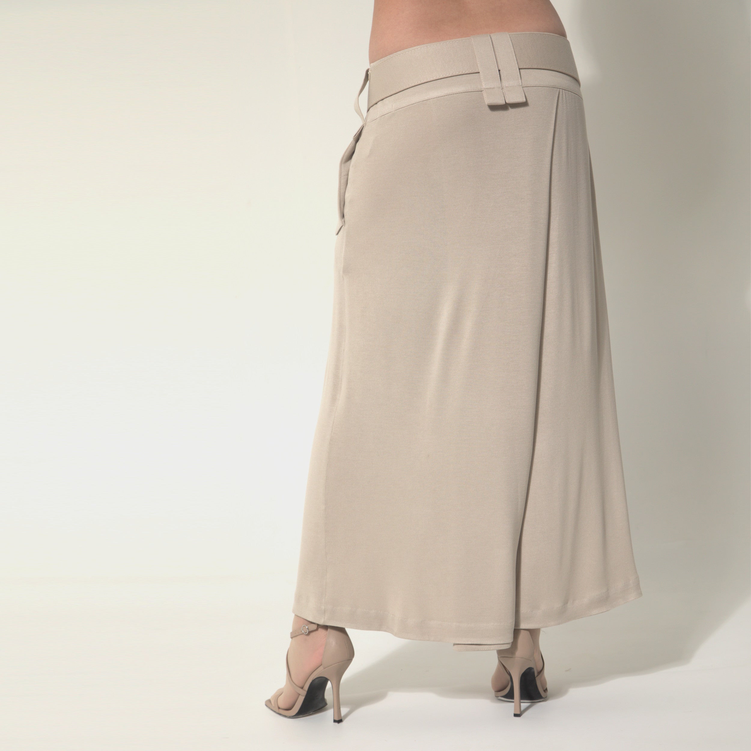 Cleo - Saia-calça de malha com cinto na cor bege Saara