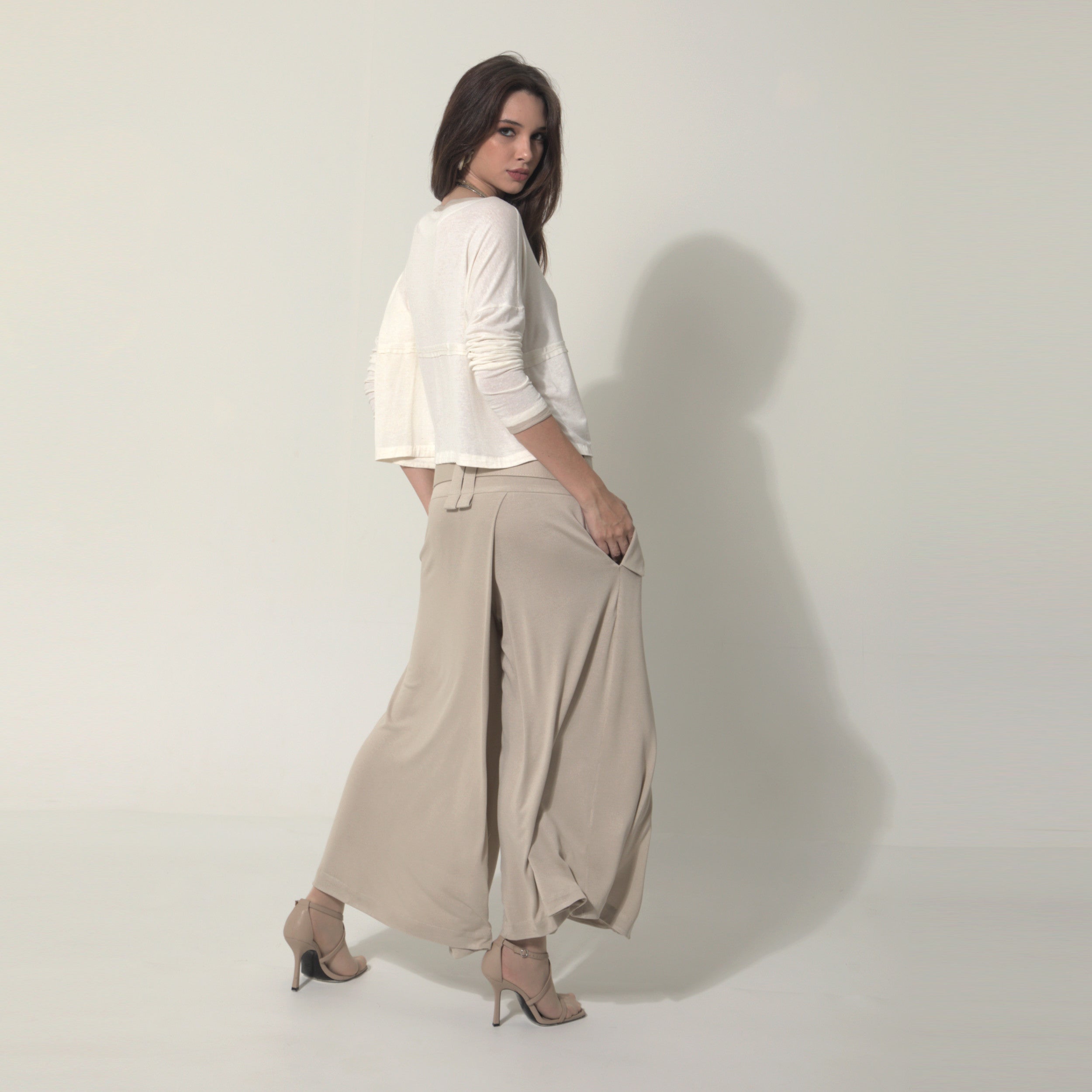 Cleo - Saia-calça de malha com cinto na cor bege Saara